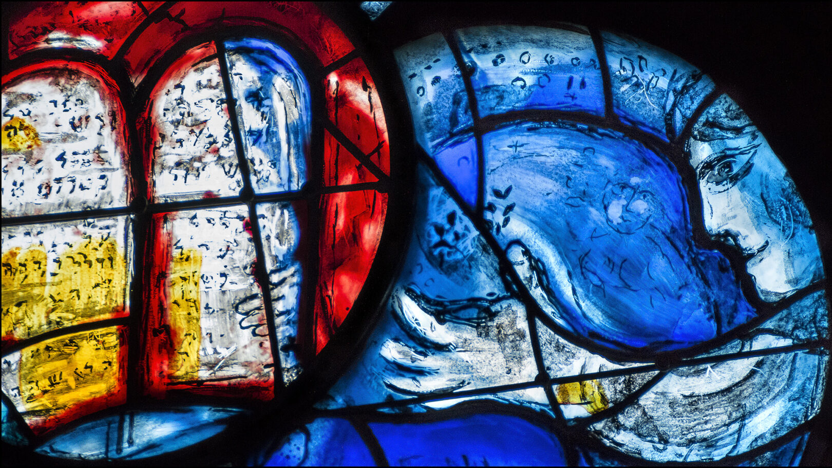 Marc Chagall, MZ Sankt Stephan, die Tafeln des Bundes - Moses bringt dem Volk das Gesetz (1. Buch Könige 8.9).