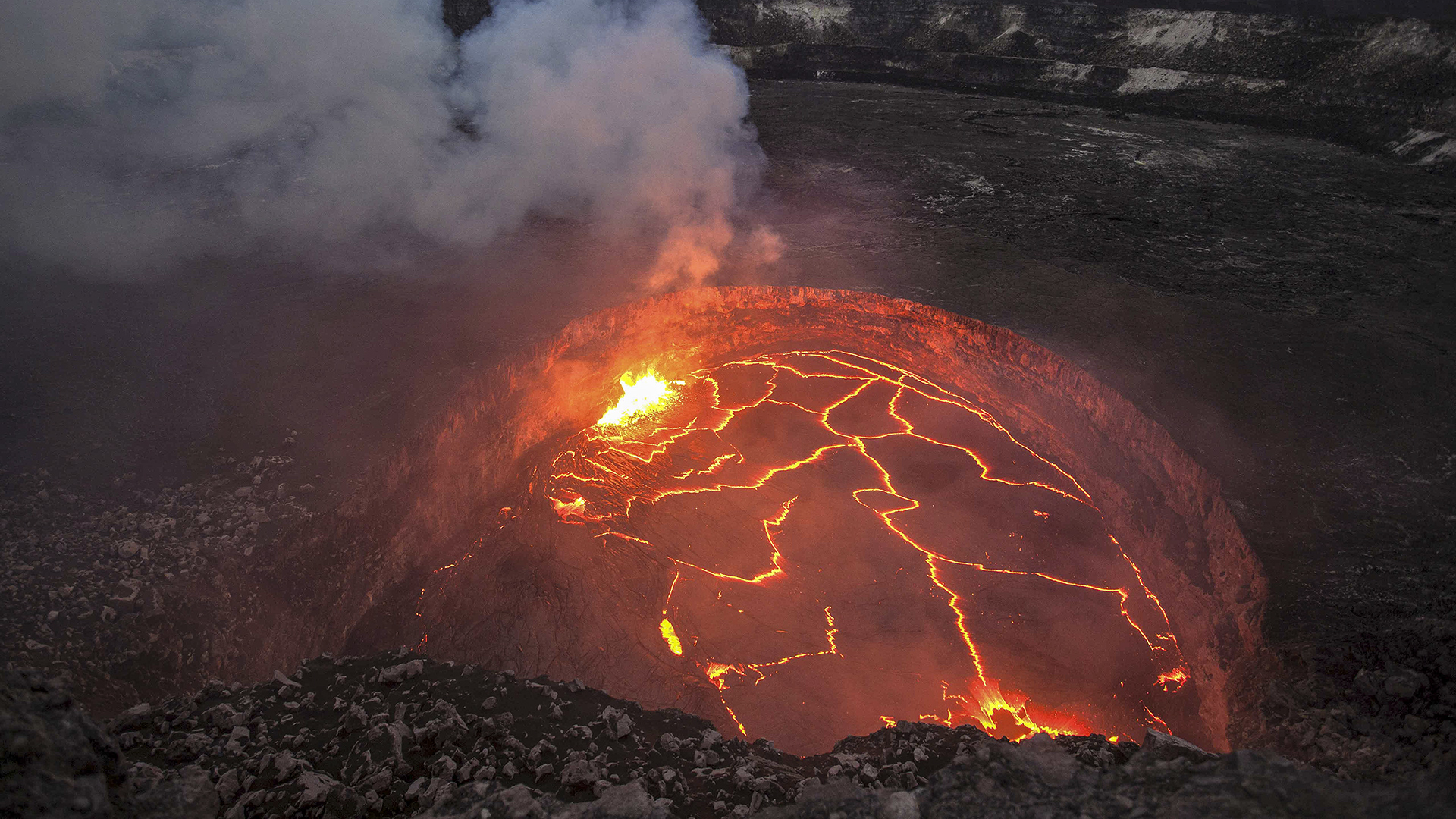 Lavasee im Krater des Kilauea (Big Island, Hawaii)