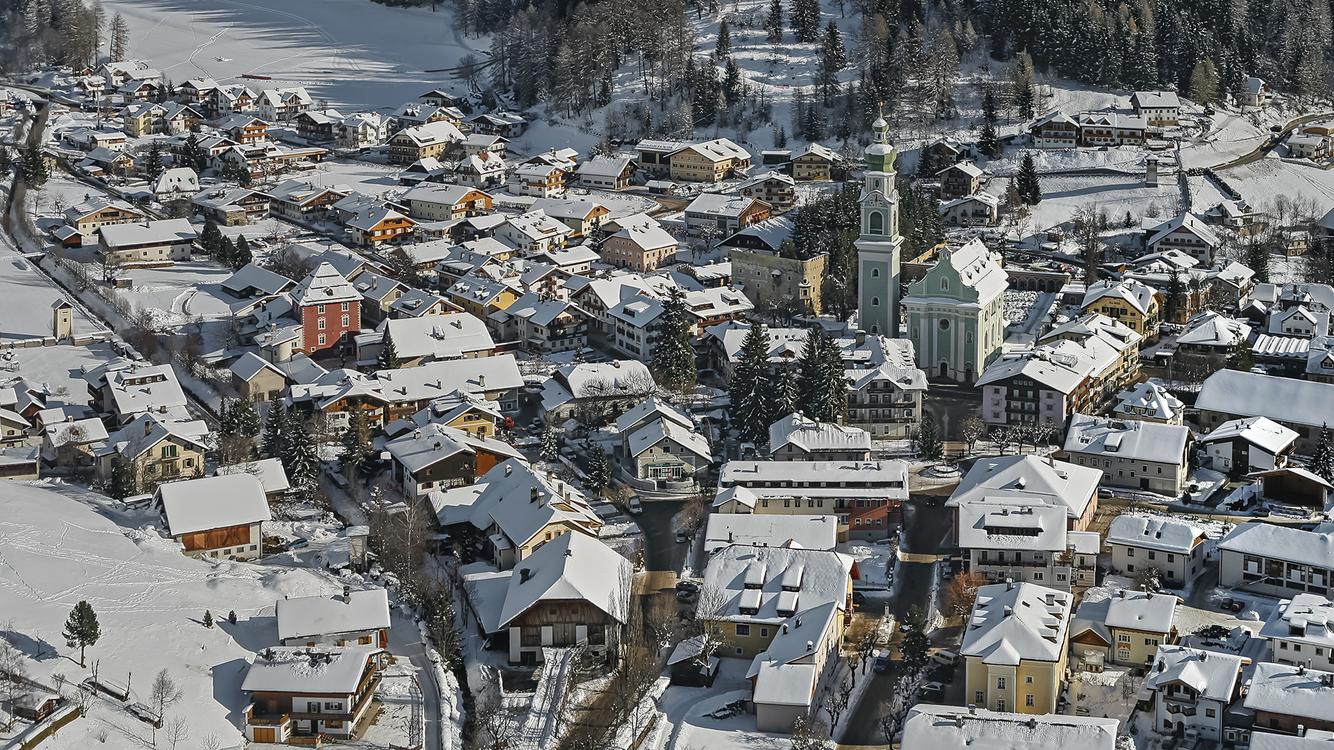 Toblach mit der schönsten Barockkirche des Pustertales.