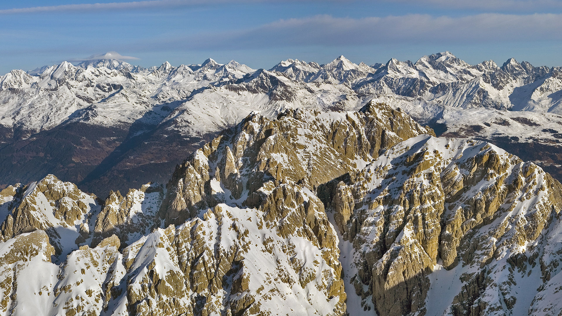 Lienzer Dolomiten, im Hintergrund Hohe Tauern.