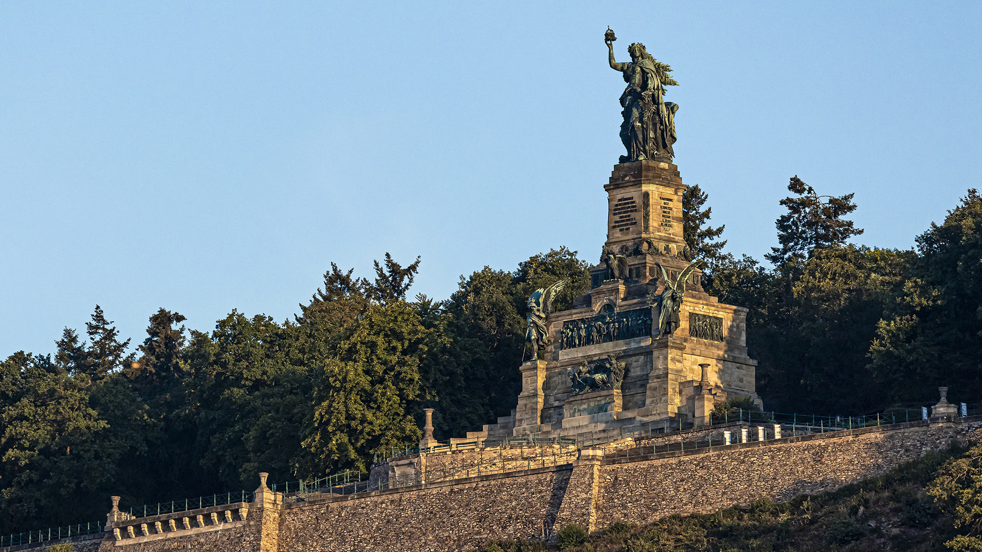 Niederwalddenkmal, hoch über Rüdesheim.