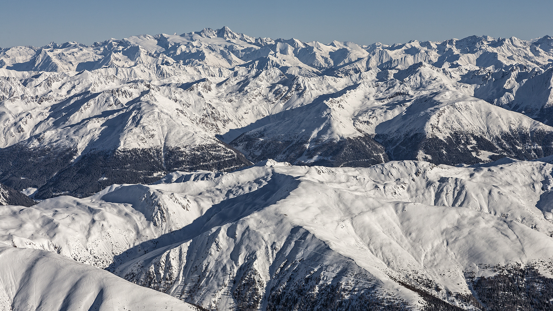 Hohe Tauern mit Großglockner (3.798m).