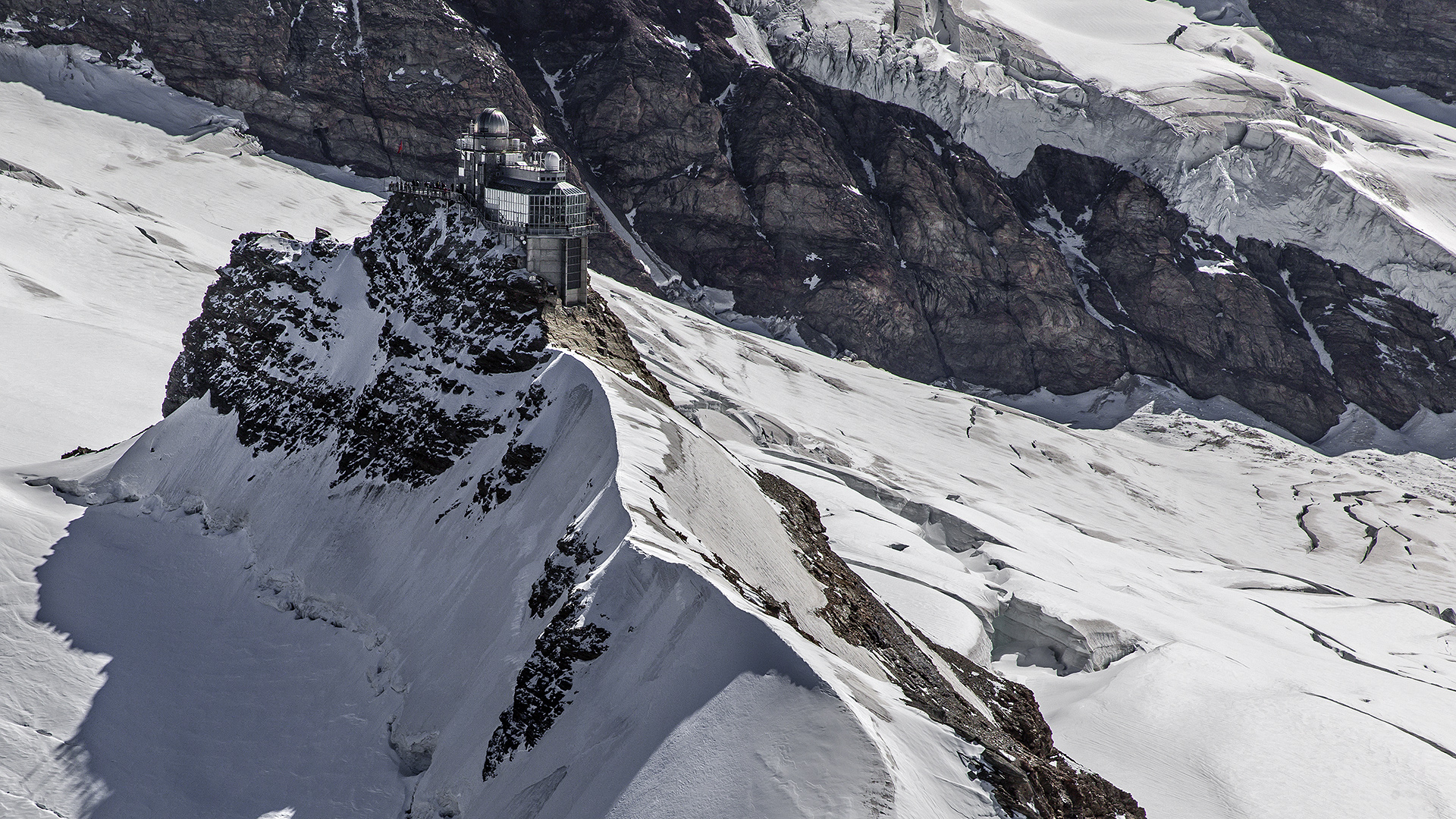Jungfraujoch mit Sphinx-Observatorium.