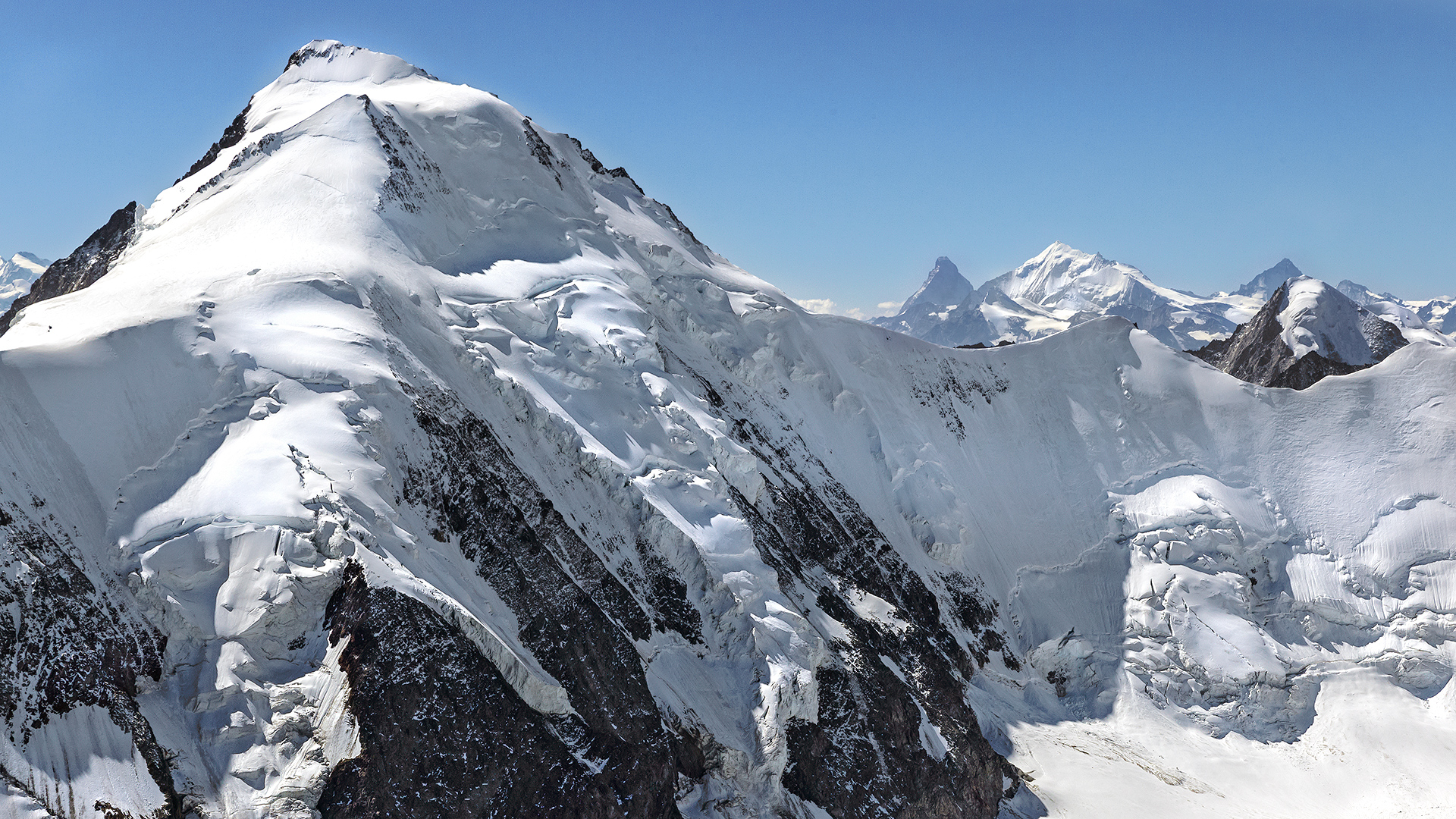 Das Beste vom Besten: Aletschhorn, im Hintergrund Matterhorn und Walliser Weißhorn.