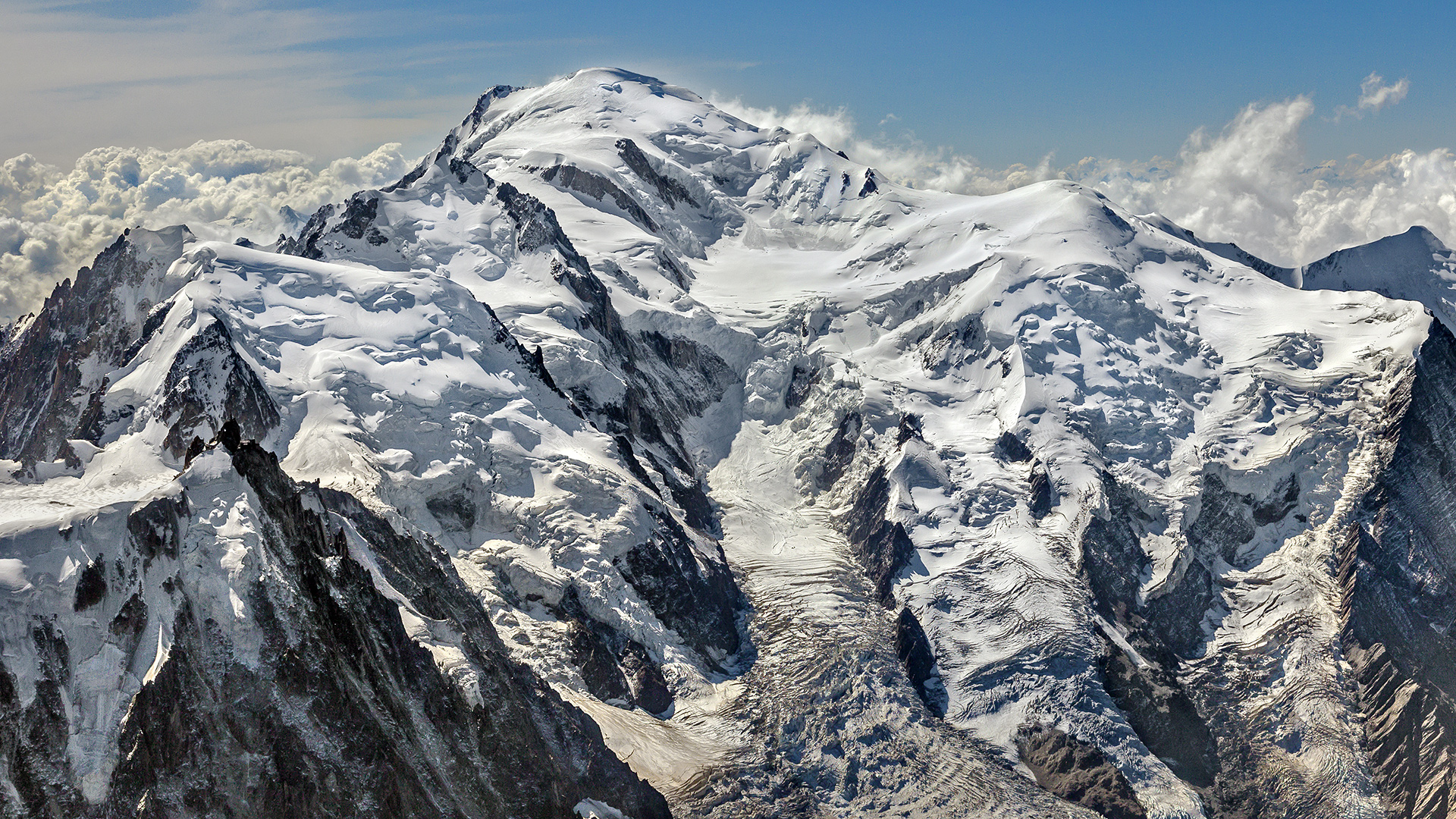 Der weiße Berg, mit 4.810m der höchste Berg in den Alpen, aber nicht der höchste Europas.