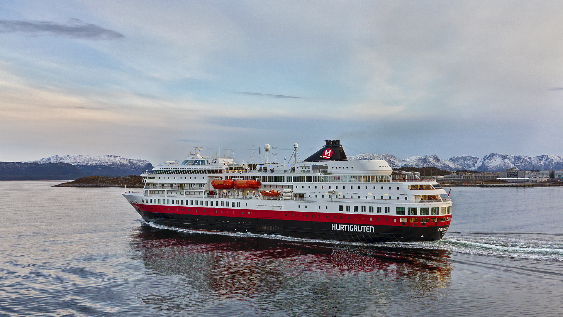 Schwesterschiff "MS Finnmarken".