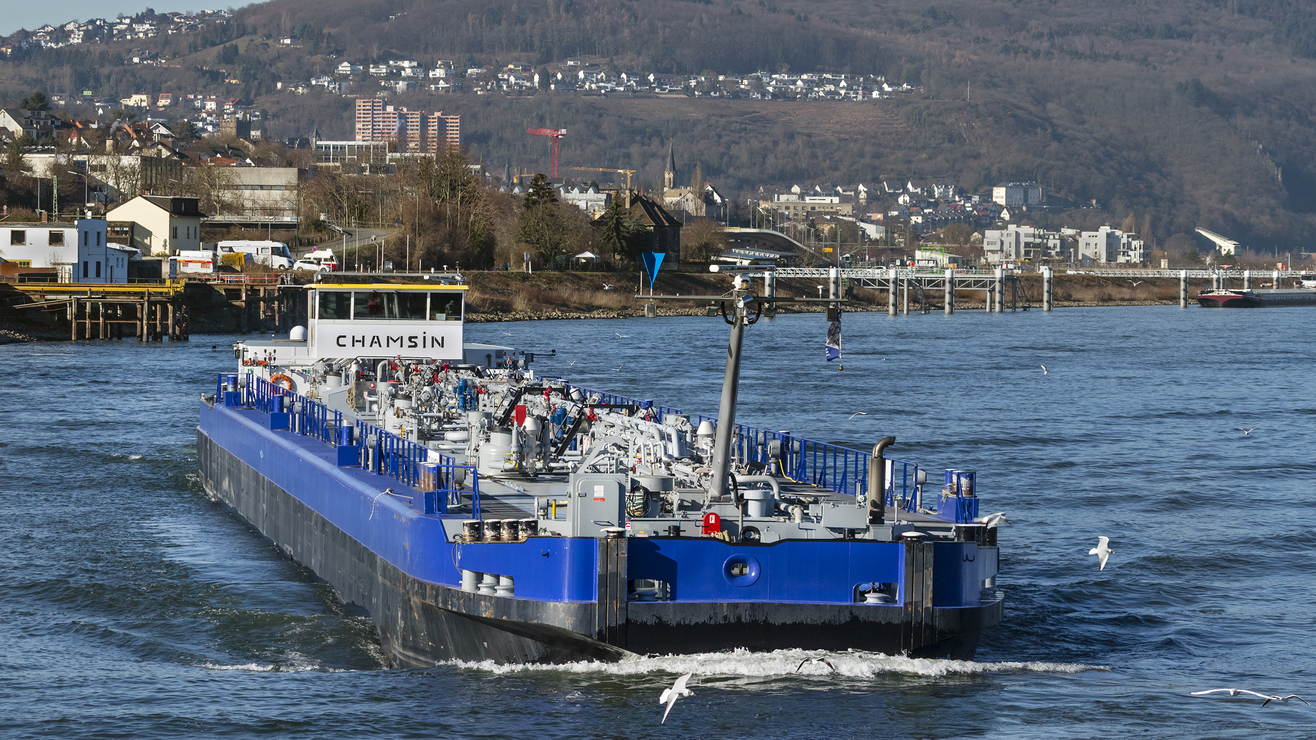 Der Rhein ist die meist befahrene Wasserstraße Europas.