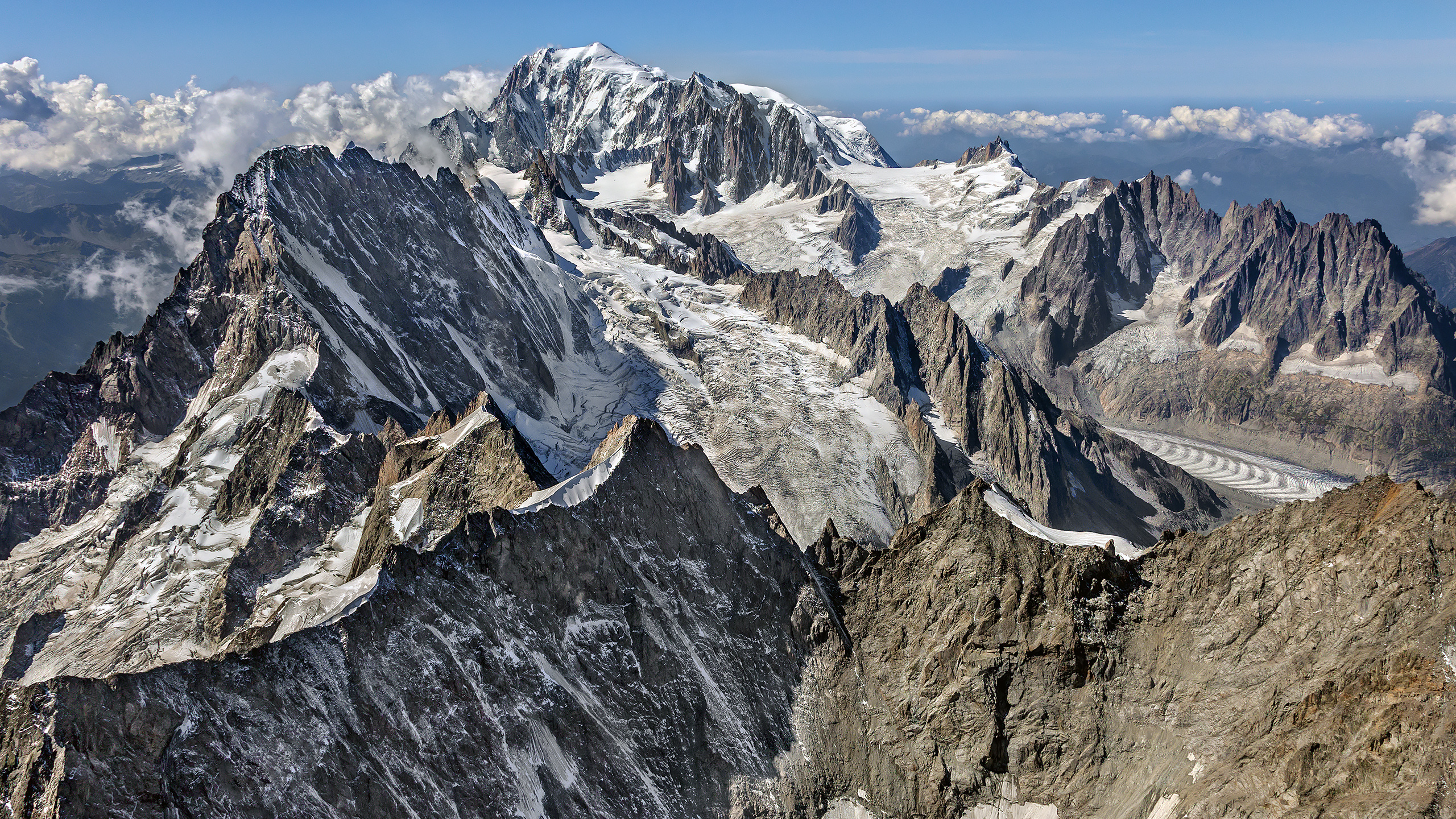 Paradeblick auf die Grand Jorasse Nordwand und den Mont Blanc.
