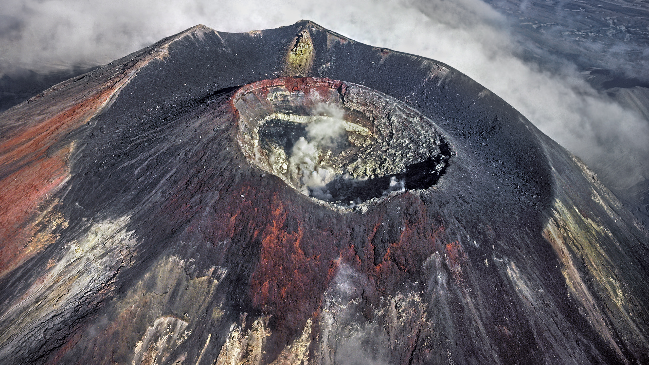 Mt. Ngaurohoe, Tongariro-Nationalpark, Neuseeland. (Canon F1, Kodachrome 64)