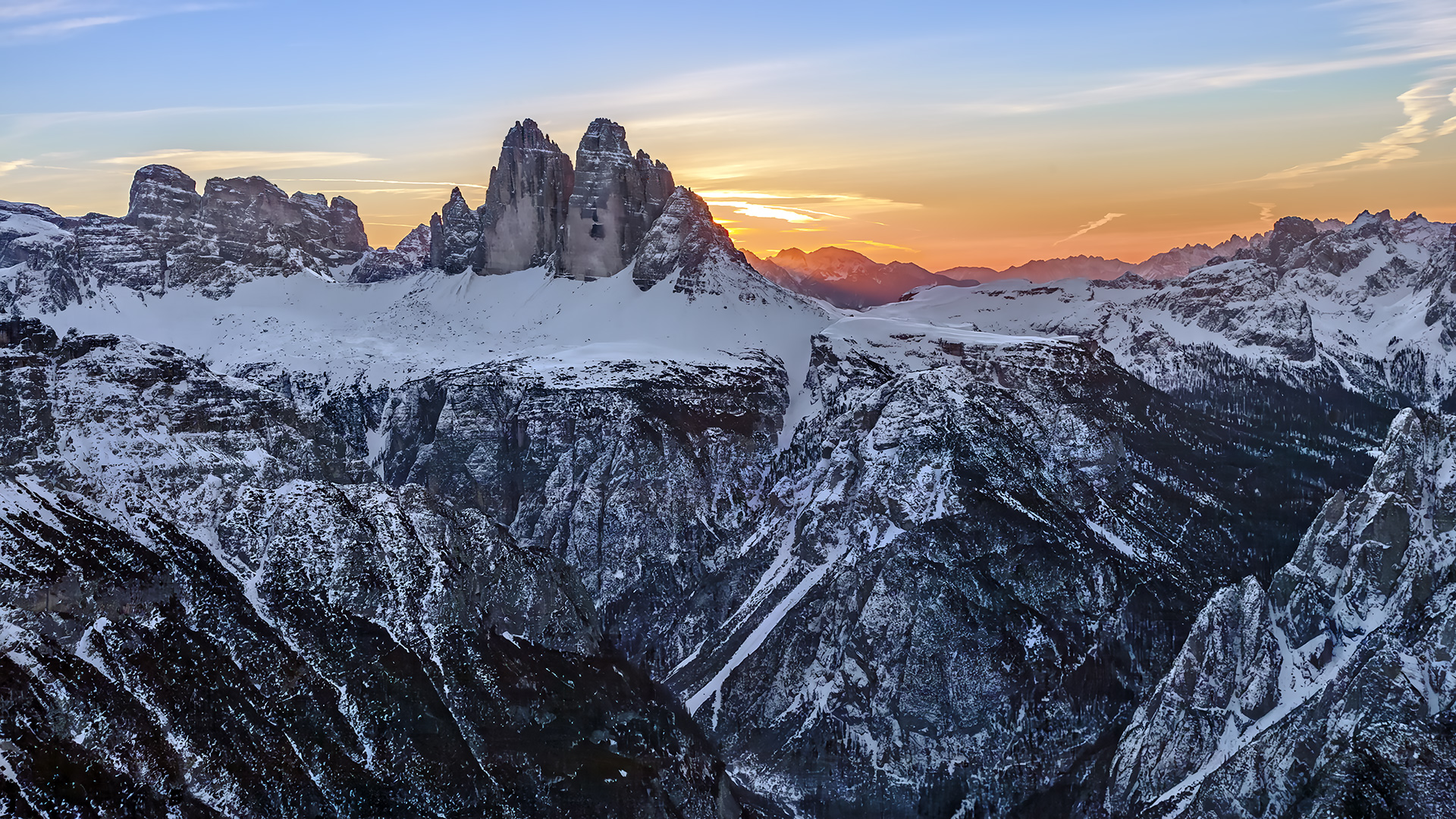 Ballonfahrt mit Günther Binder und Jens Klähn zum Sonnenaufgang über den Drei Zinnen.