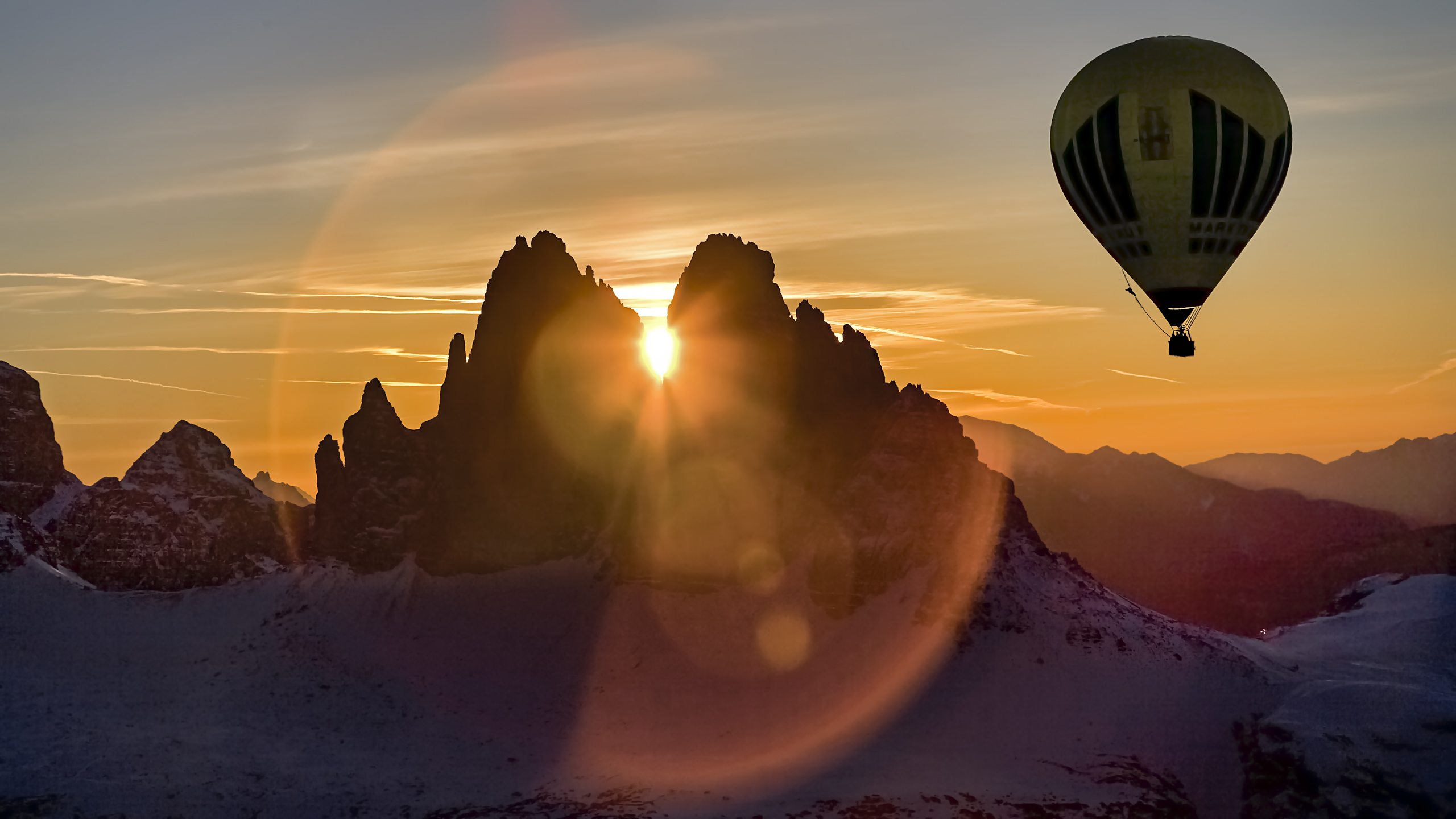 Ballonfahrt mit Günther Binder und Jens Klähn zum Sonnenaufgang über den Drei Zinnen.