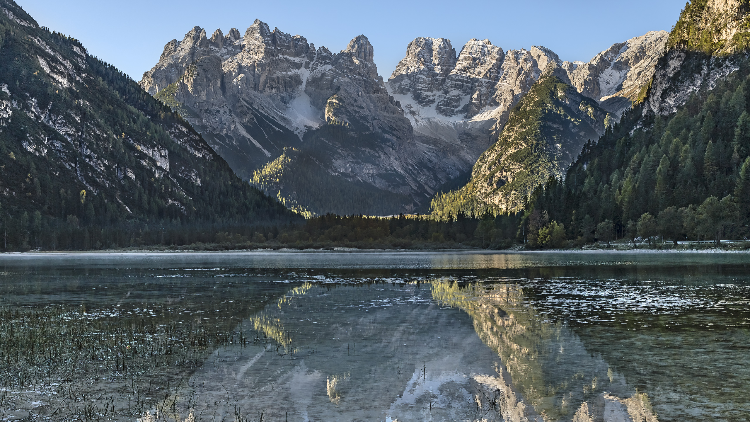 Gespiegelte Cristallo-Gruppe im Dürrensee (Foto: Ulrike Oettinger).
