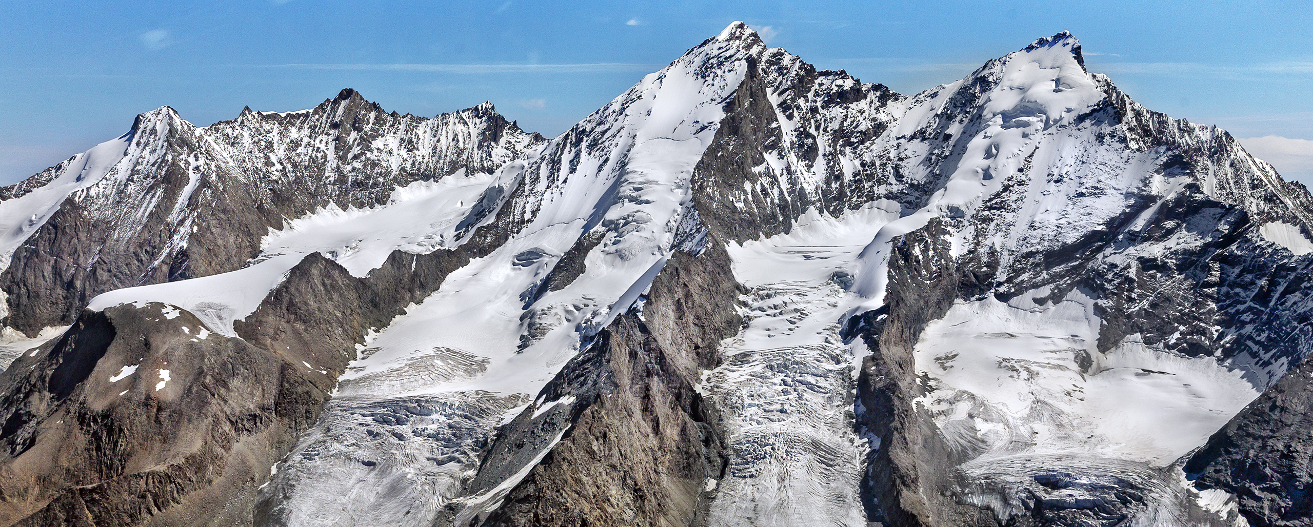 Täschhorn, Dom und Nadelhorn, westliche Perspektive (Mattertal).