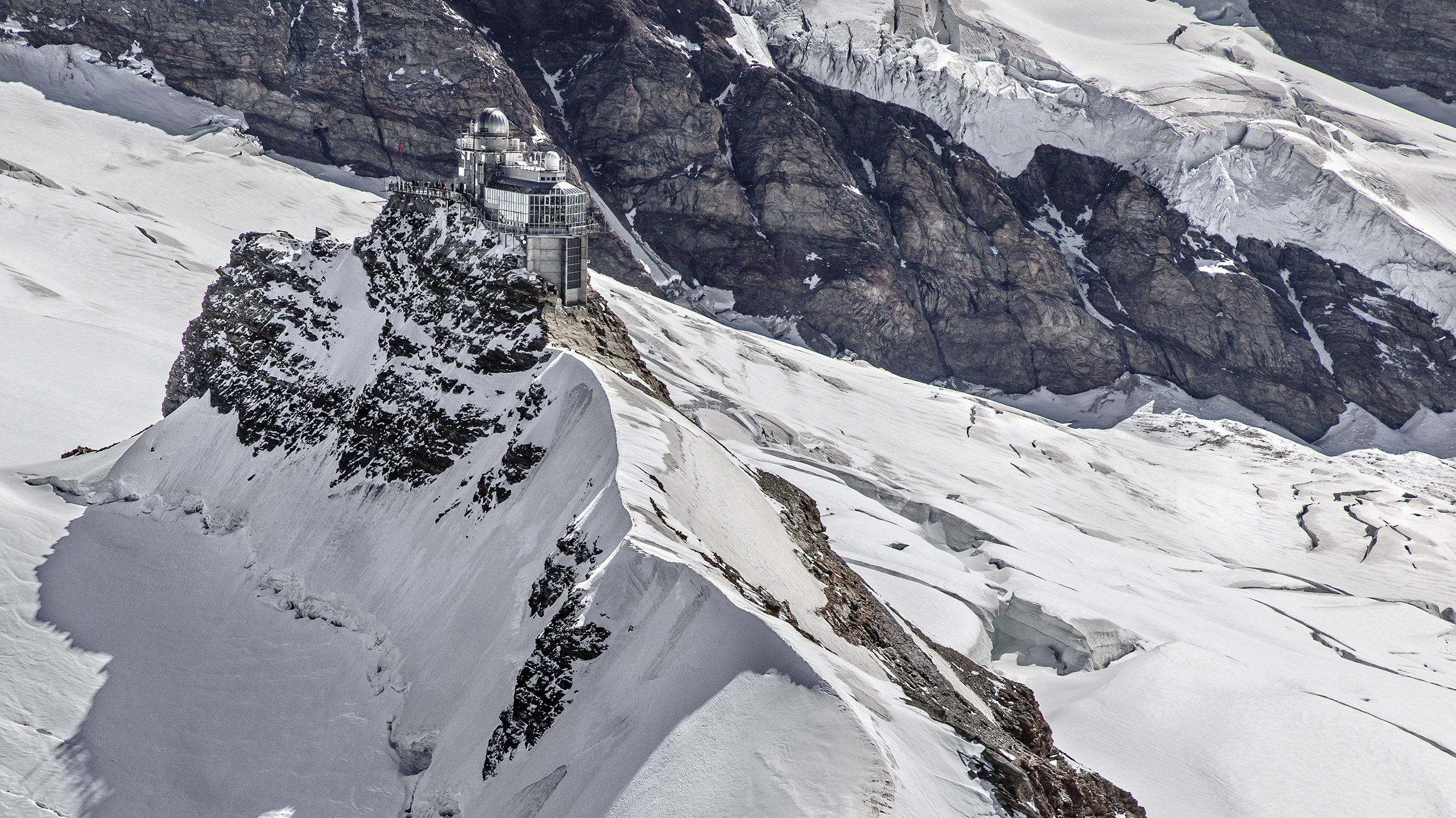 Jungfraujoch mit Sphinx-Observatorium.