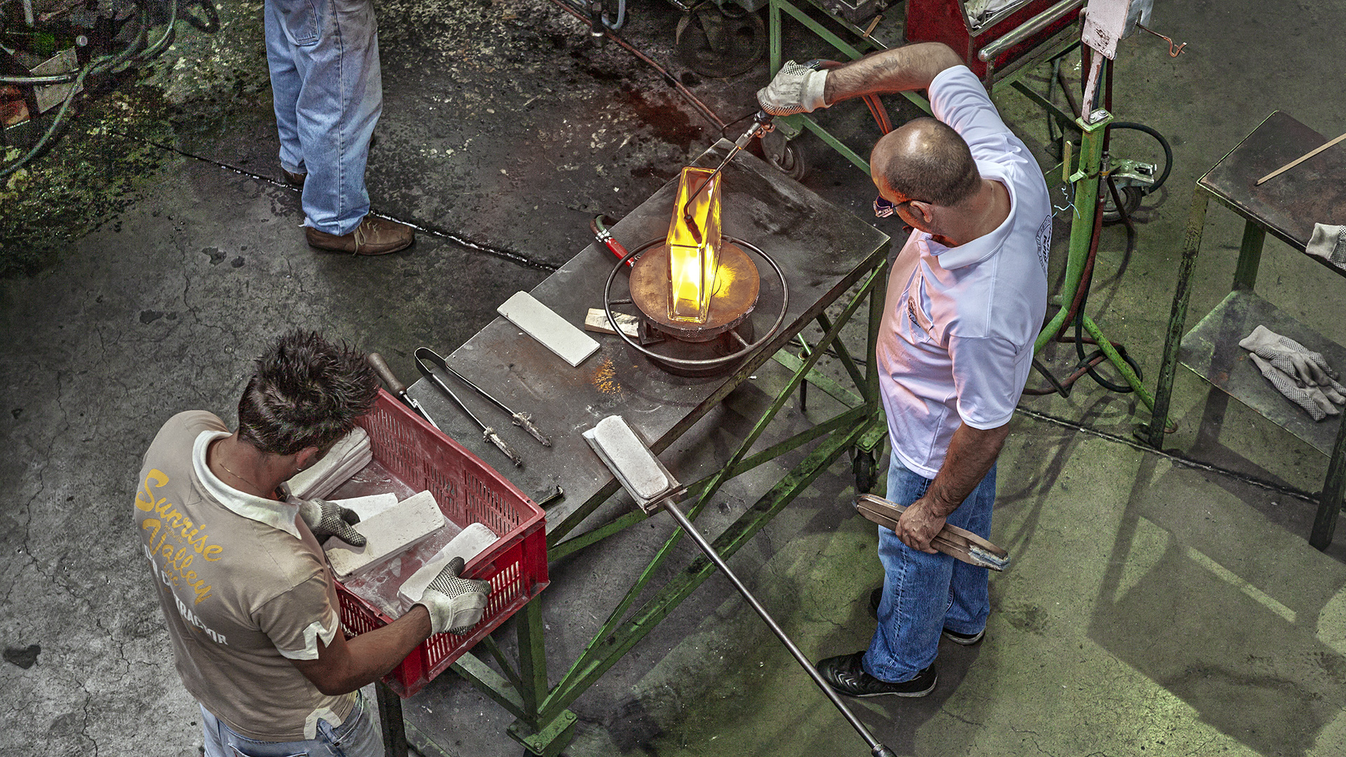 Glasbläser in der GLASI Hergiswil.