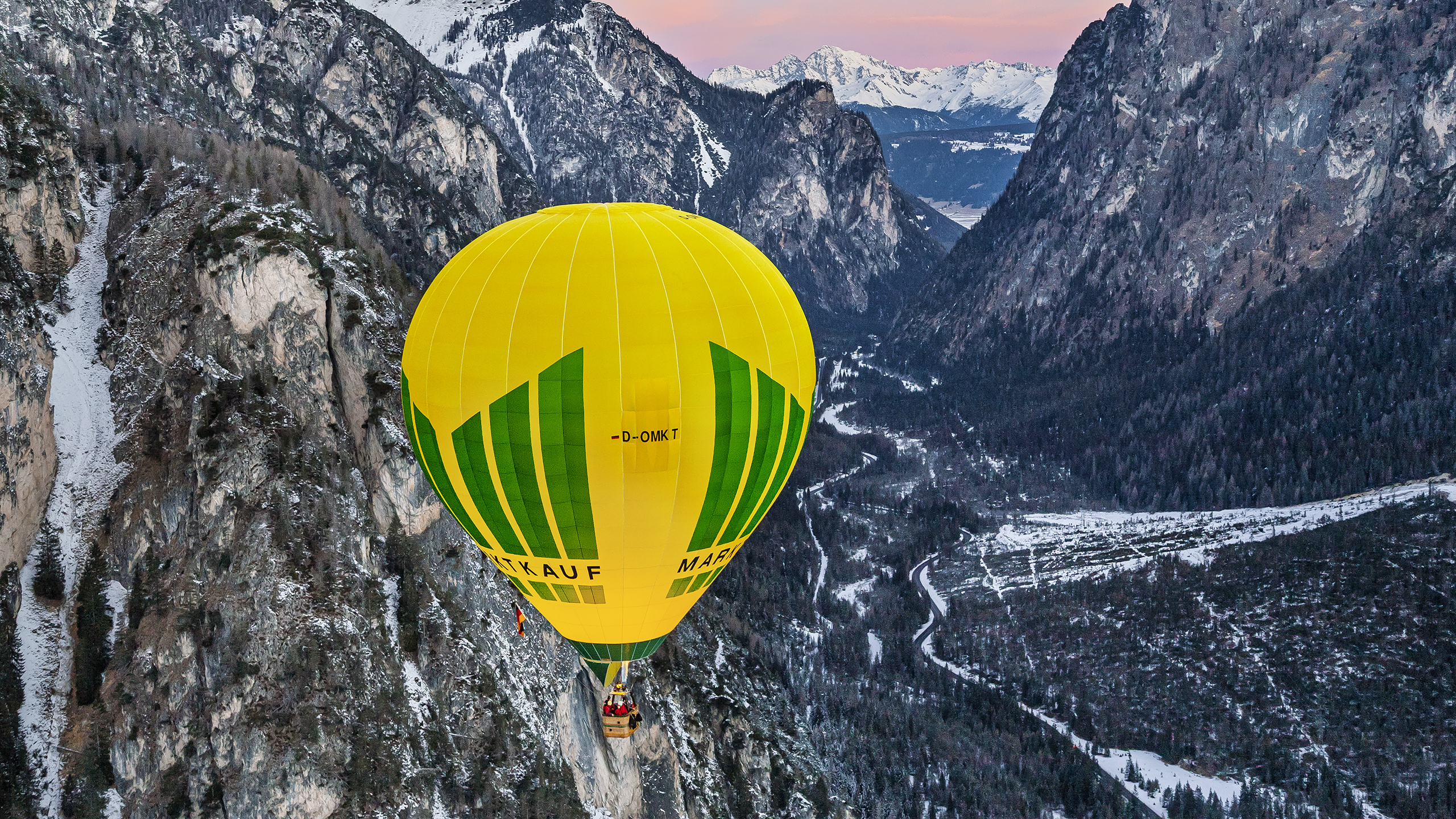 Ballonfahrt mit Günther Binder und Jens Klähn zum Sonnenaufgang über den Drei Zinnen.