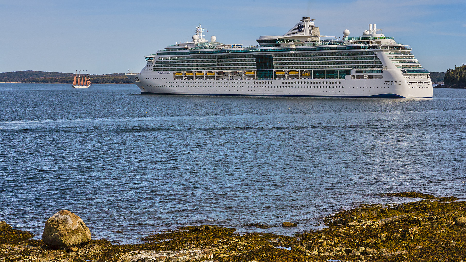 MS Juwel of the Seas, Nassau/Bahamas, Hersteller: Meyer-Werft, Papenburg; Länge 293m, zugelassen bis 2112 Passagiere.