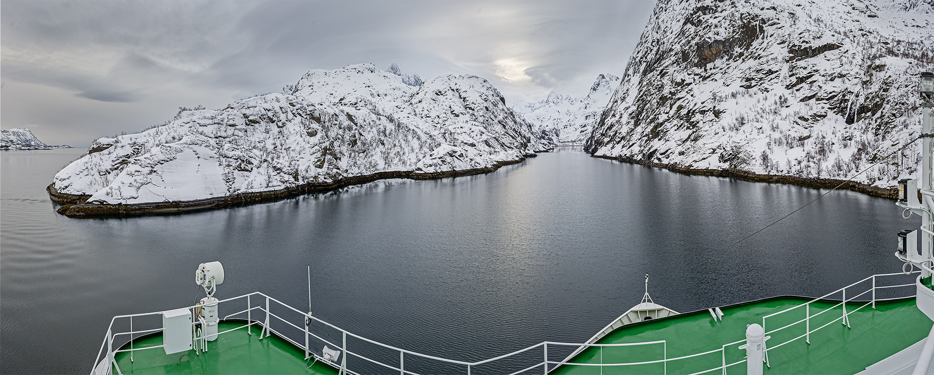 Einfahrt in den Trollfjord (Foto Hermann Oberhofer, Prags/Südtirol).