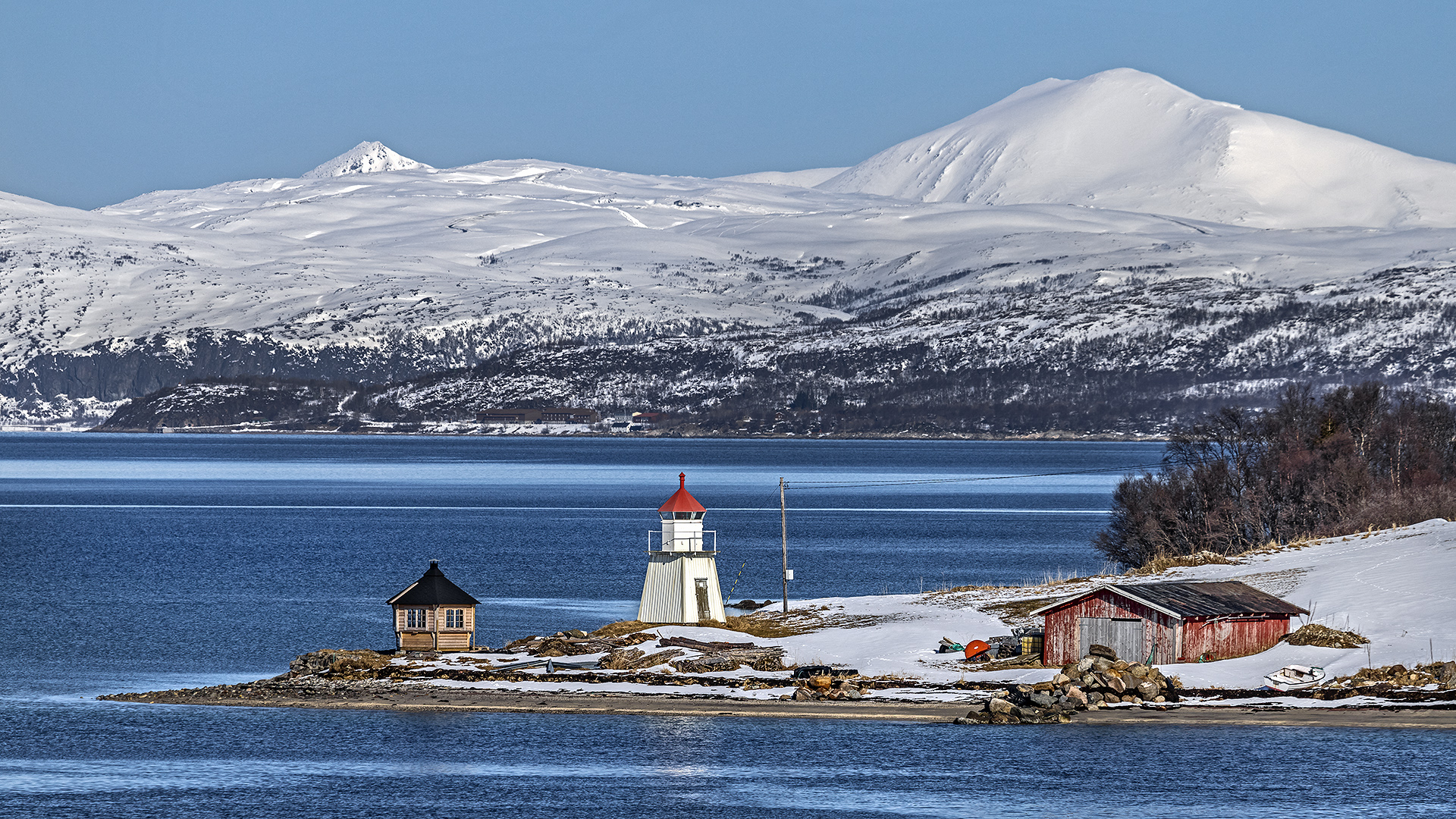 Hurtigruten: Fjordlandschaft im Streckenabschnitt Harstad-Finnsnes.