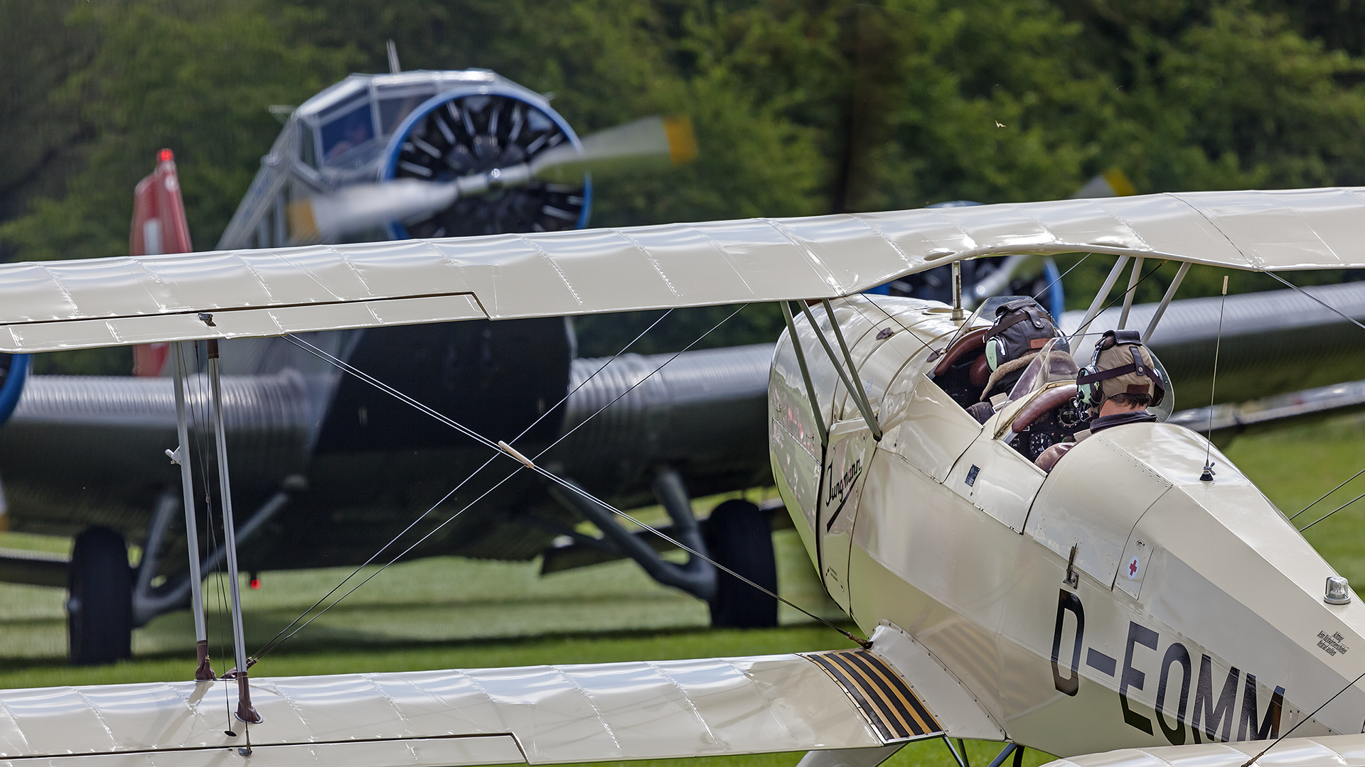 Tollkühne Männer in ihren fliegenden Kisten.