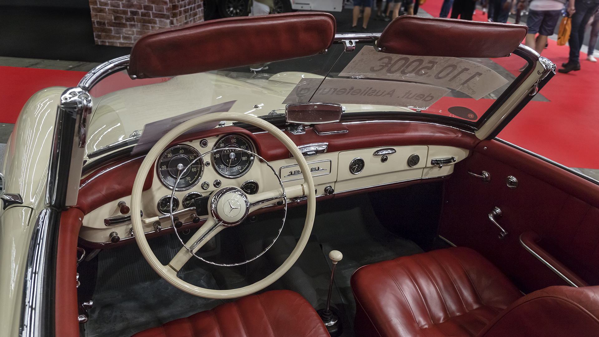 Cockpit Mercedes 190 SL.