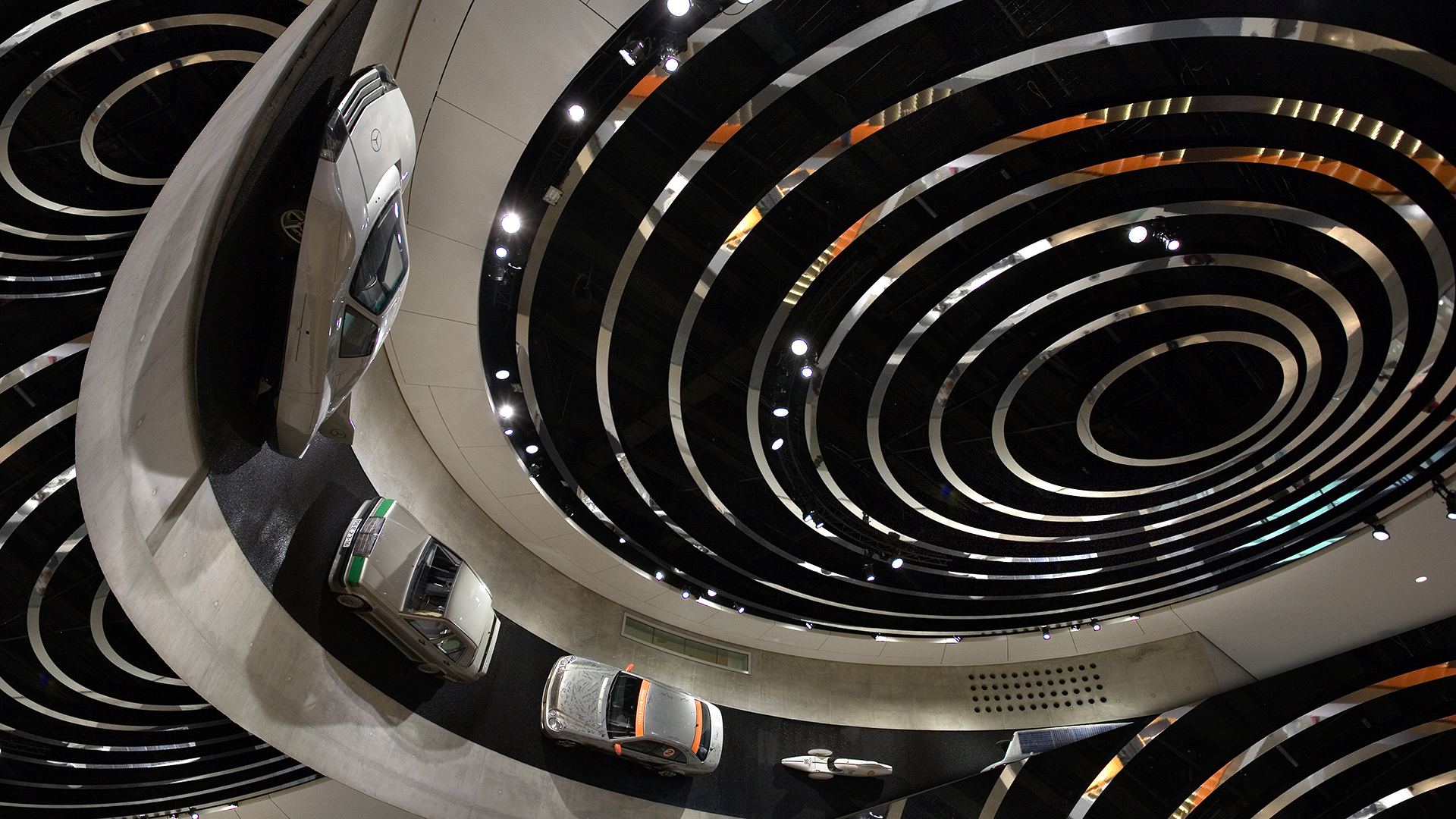I fahr Daimler - Stroass ghört mir! - Mercedes-Museum in S-Untertürkheim.