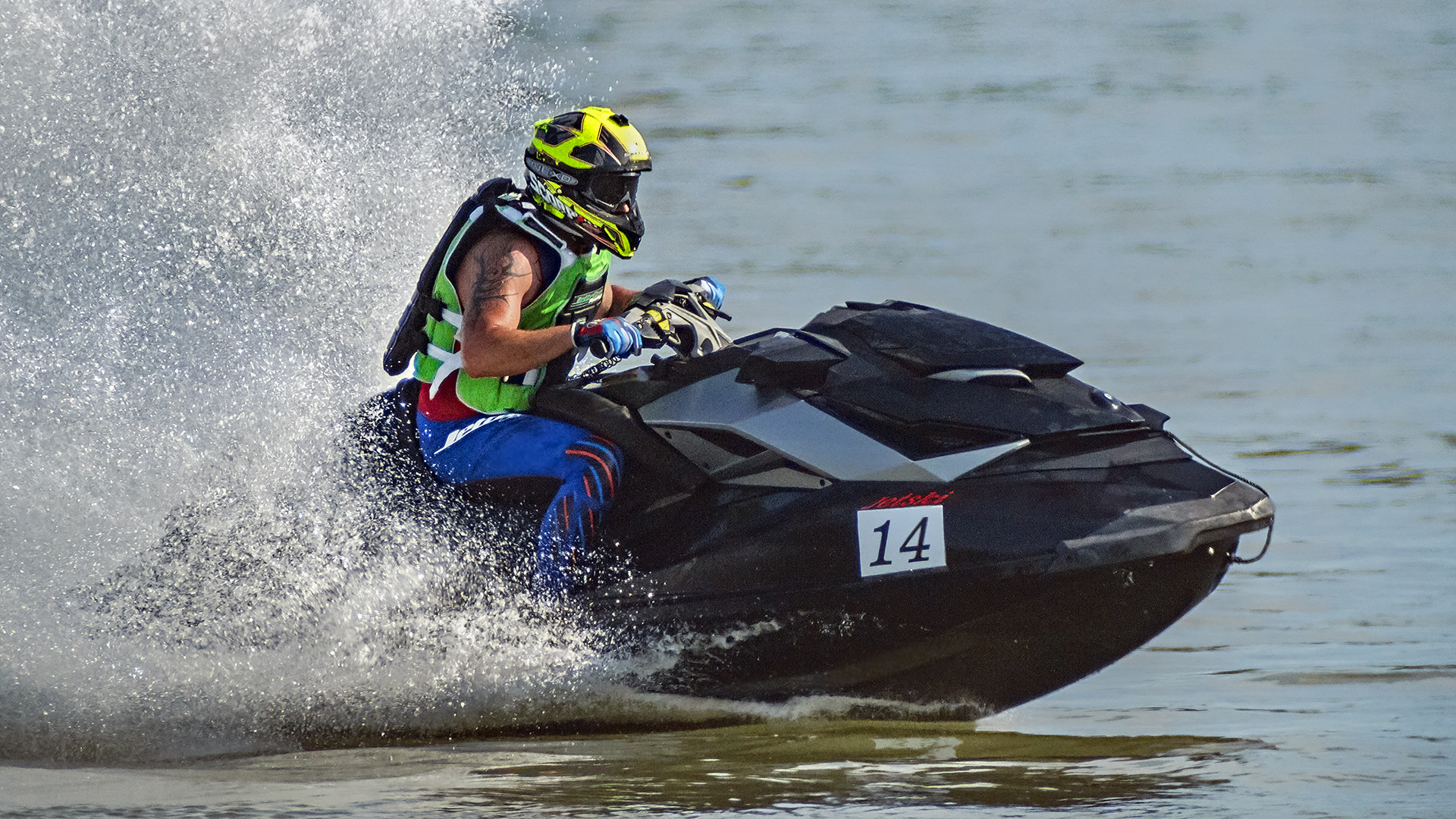 Jet-Skiing auf dem Rhein.
