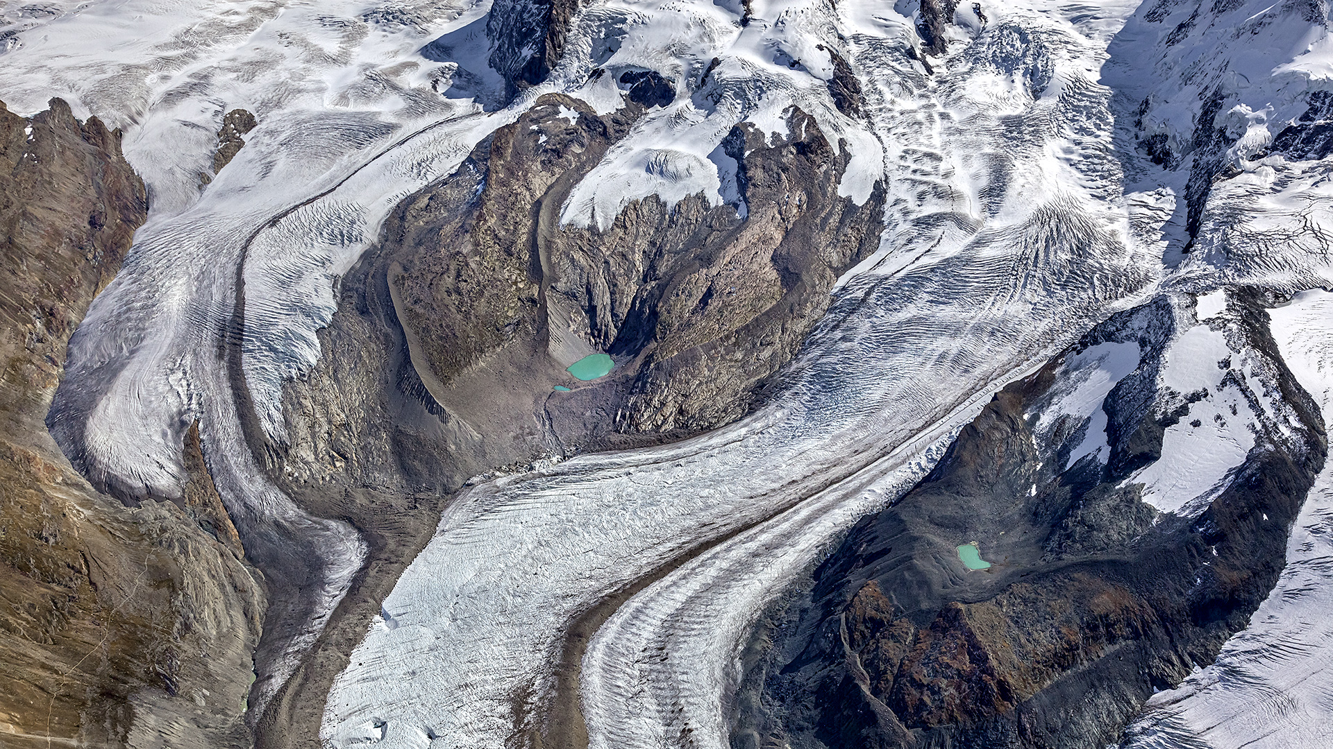 2011 noch vom Eis umzingelt: GORNERSEE und Monte Rosa-Hütte.