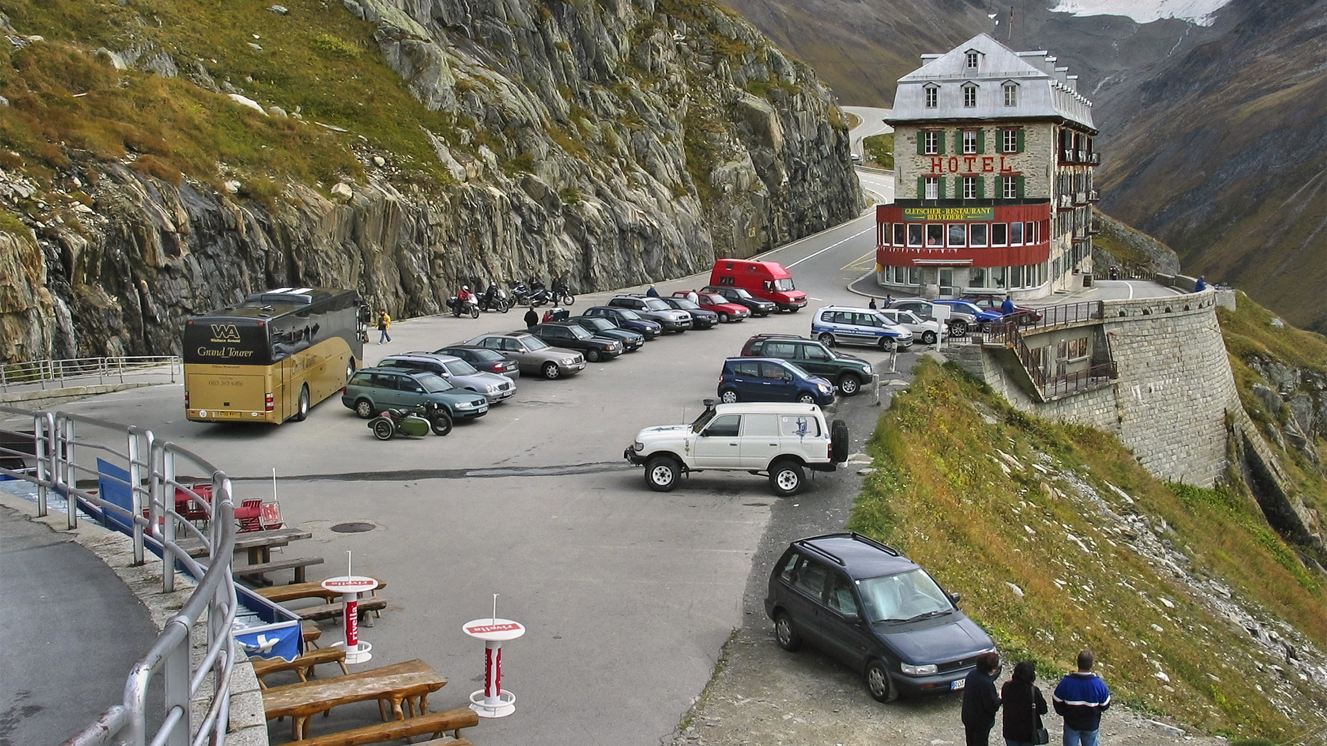 Hotel Belvedere, Furkastraße, Parkplatz Rhonegletscher.