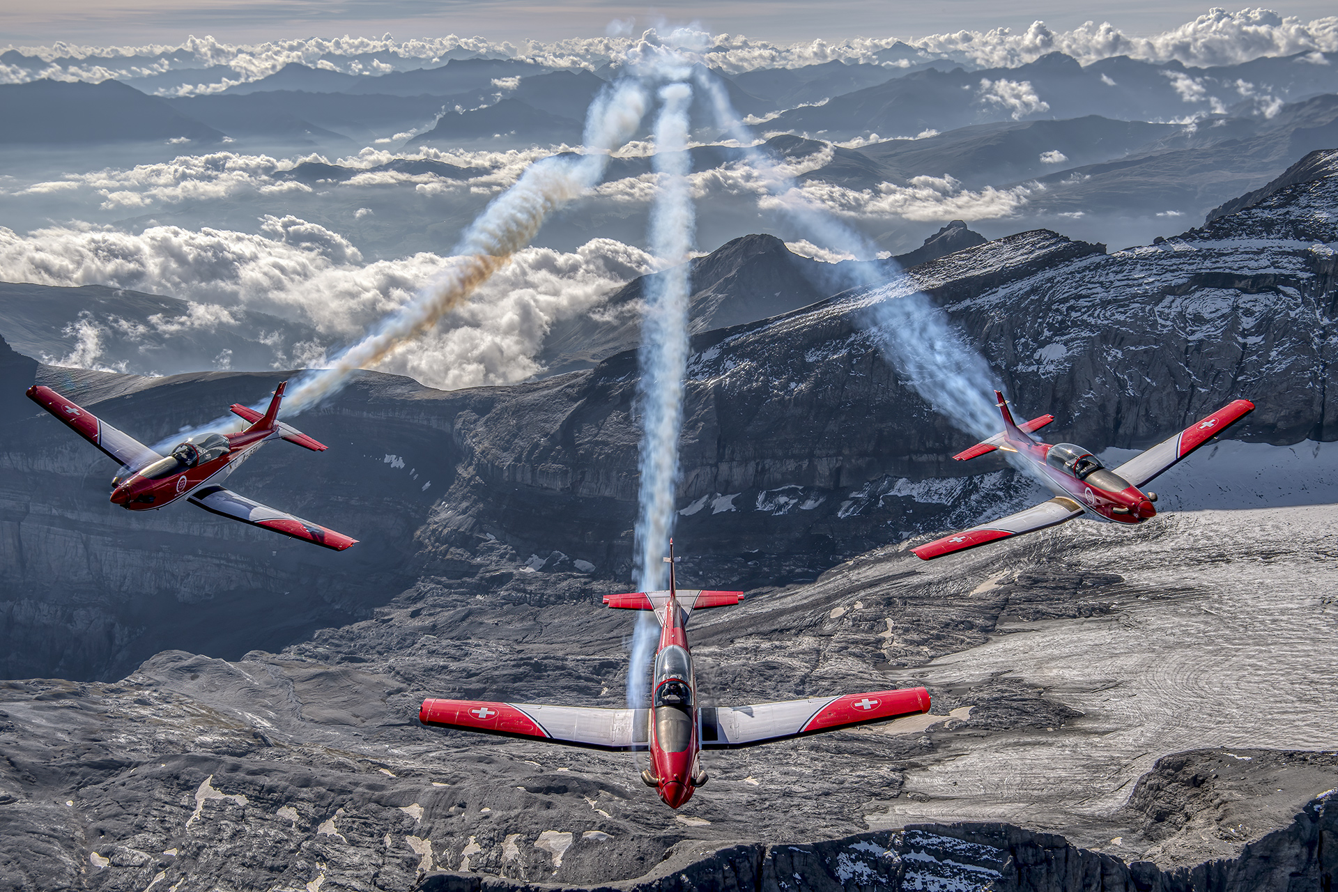 PS PC-7 Team - Ausbildungsflugzeug, Berge, Air-to-air.
