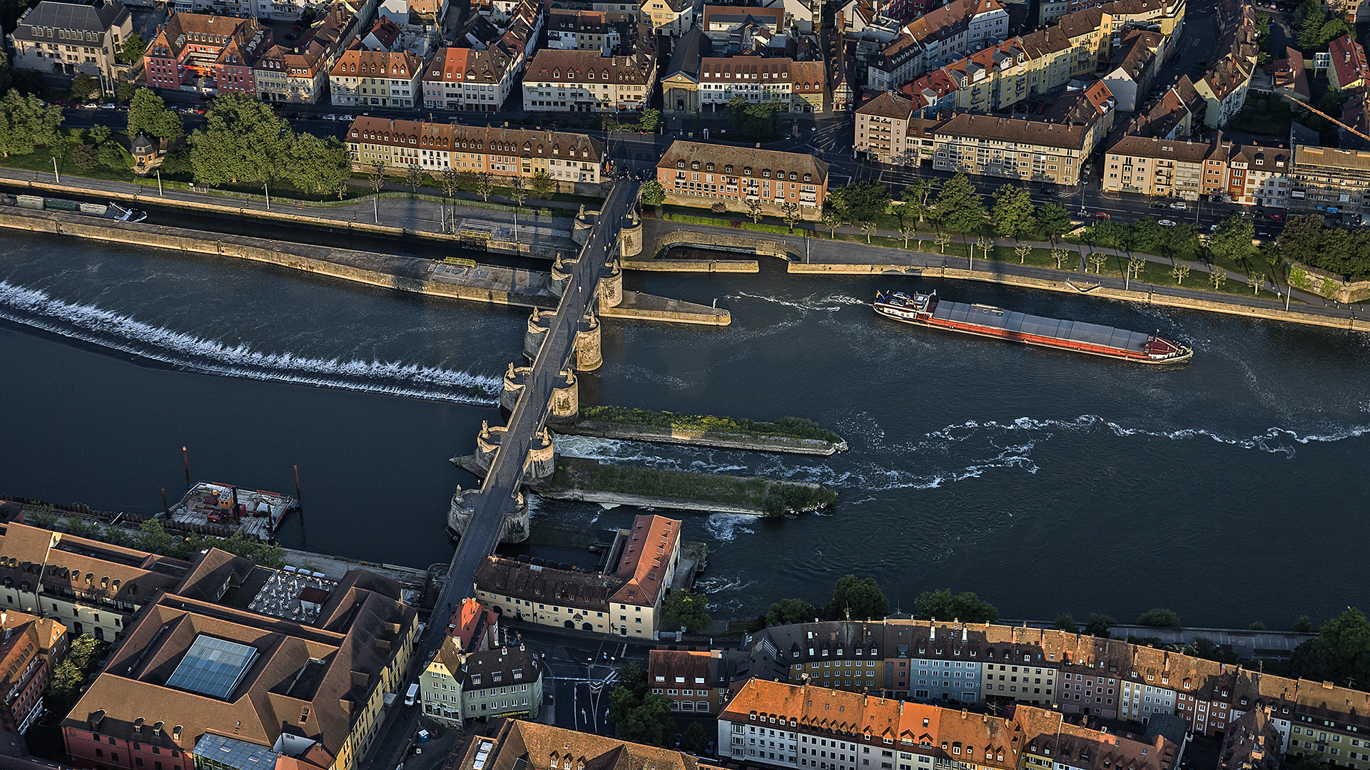 Würzburg, Alte Mainbrücke.
