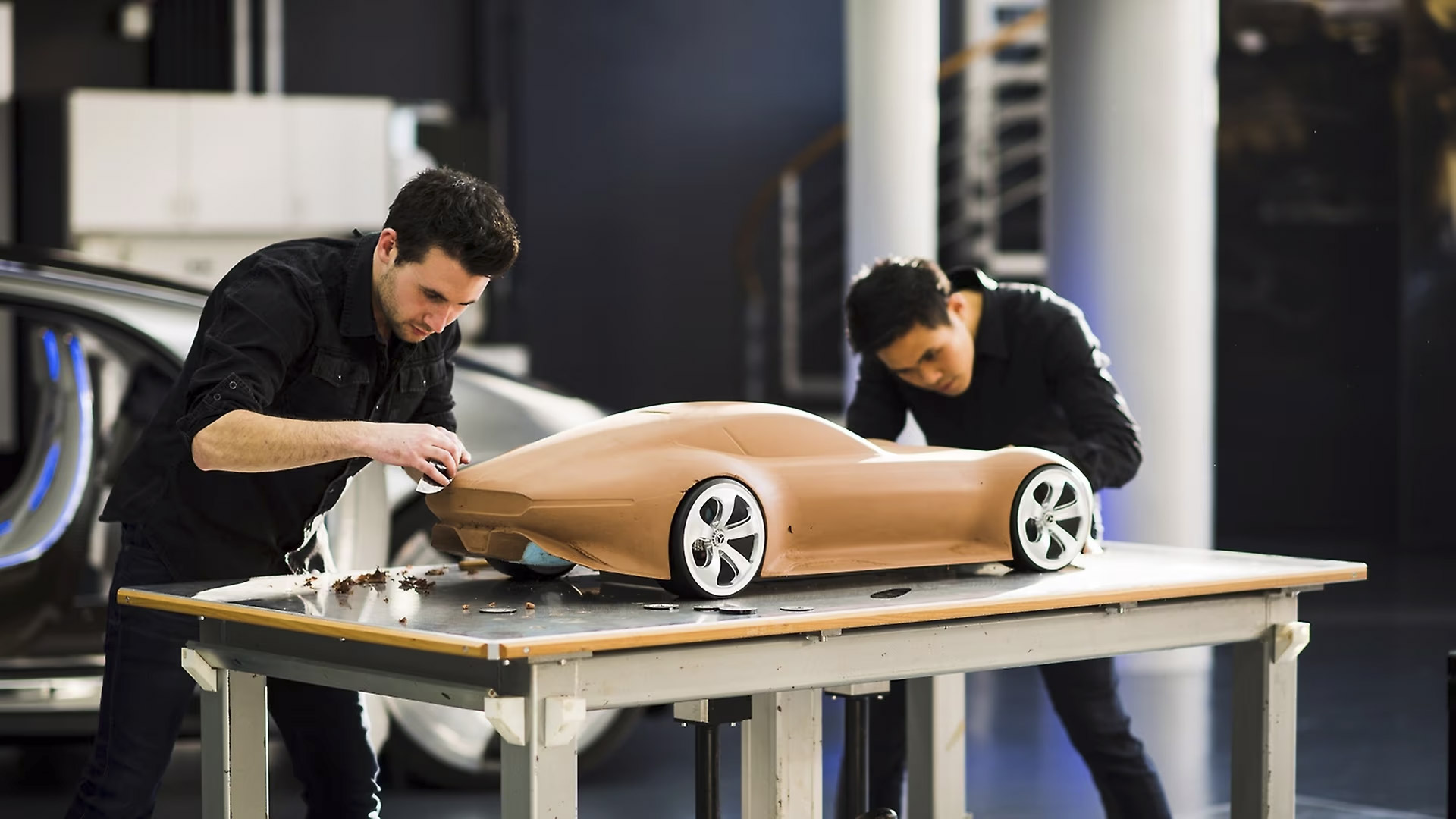 Ganz am Anfang steht immer ein anschauliches Modell, aus Holz, wie ein klassisches Kinderspielzeug.