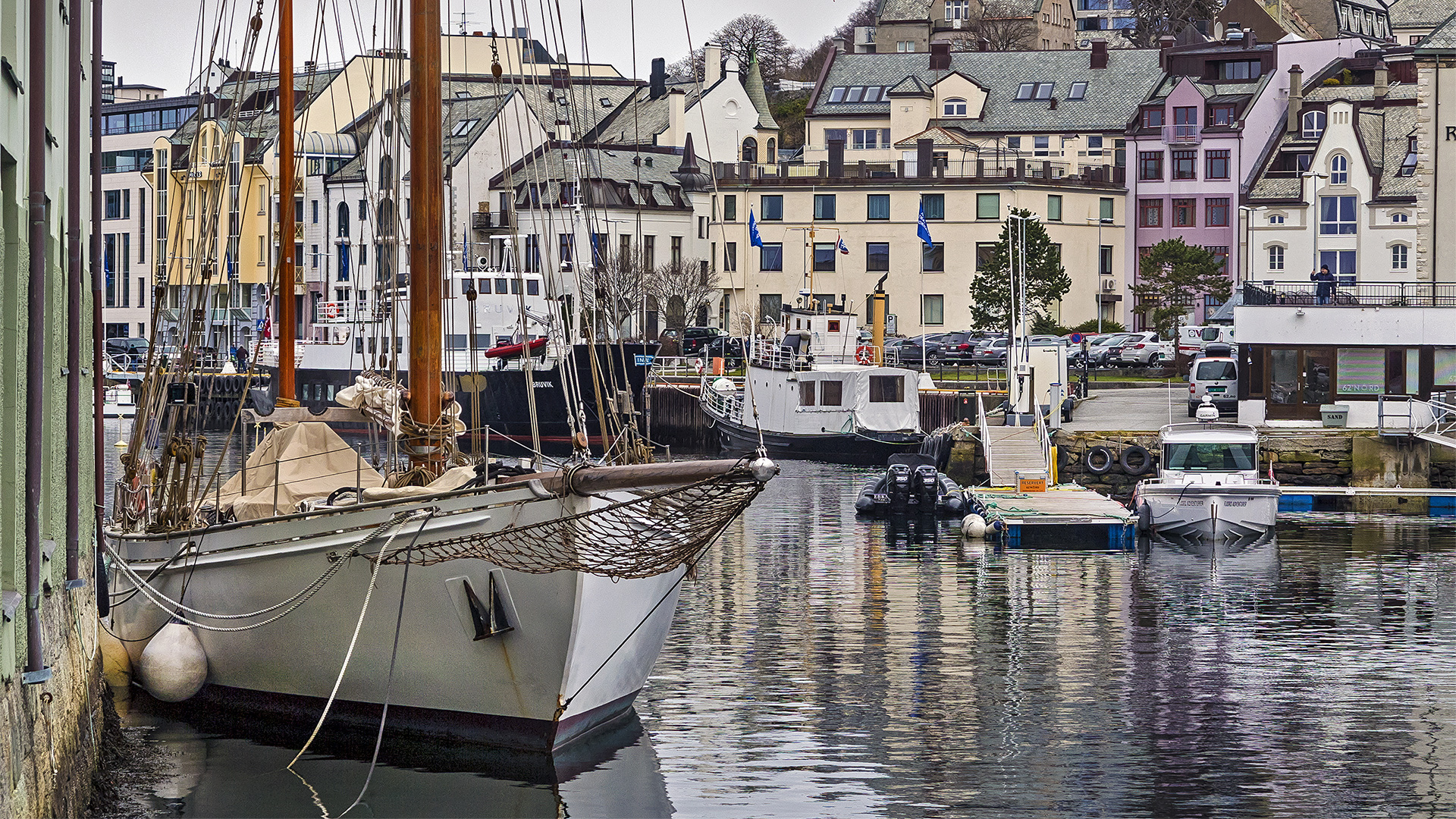 Im Hafen von Alesund.