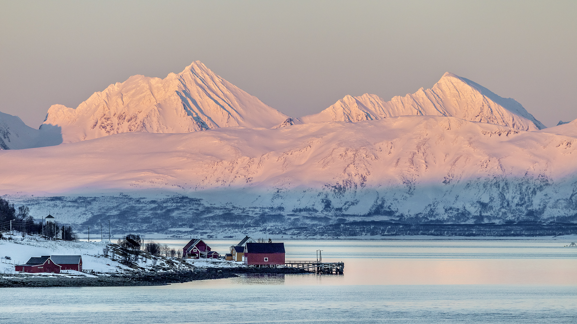 FJORDLANDSCHAFT zwischen TROMSÖ und SKJERVOY.