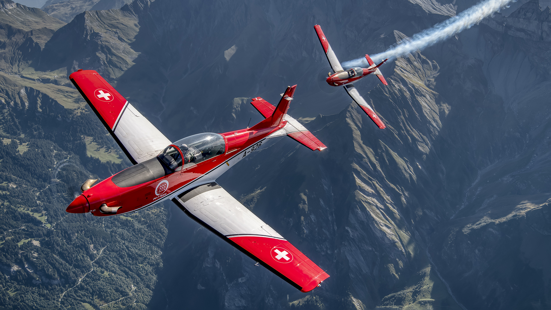 PS PC-7 Team - Ausbildungsflugzeug, Berge, Air-to-air.