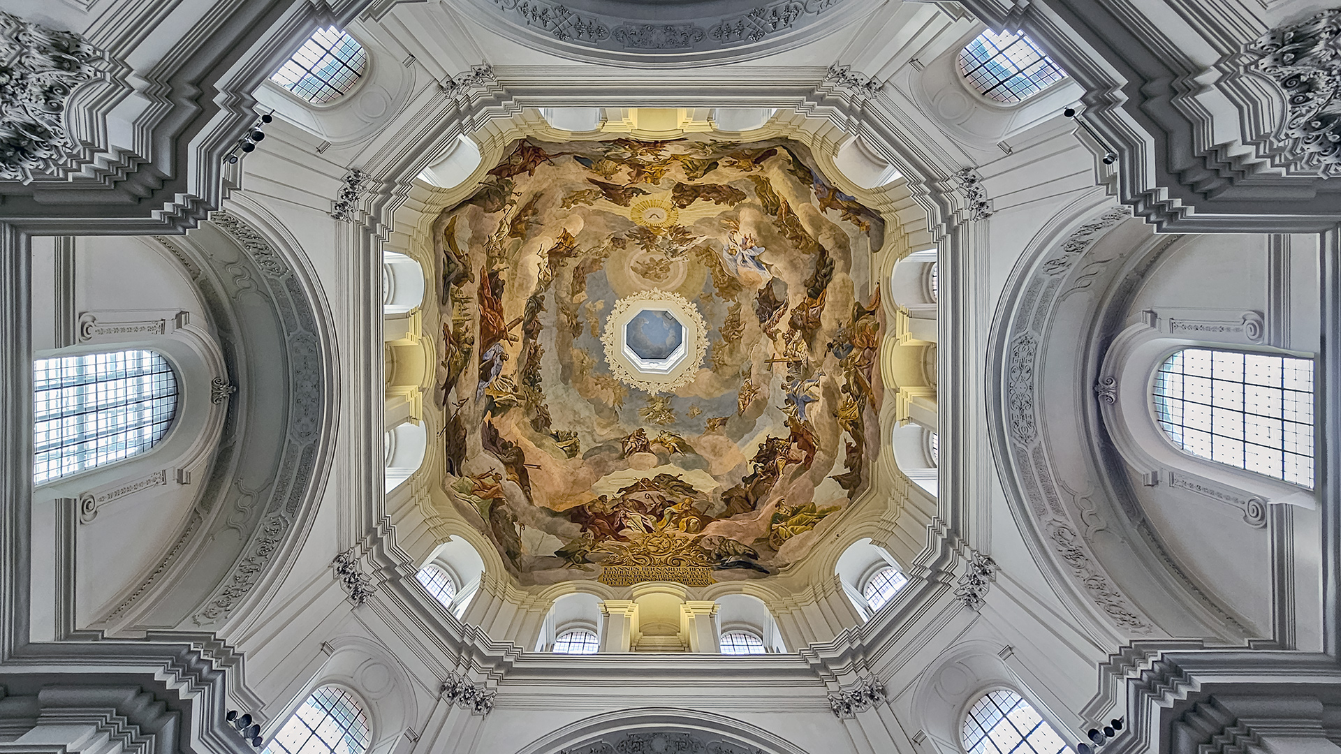 NEUMÜNSTER WÜRZBURG, Kuppelfresko.