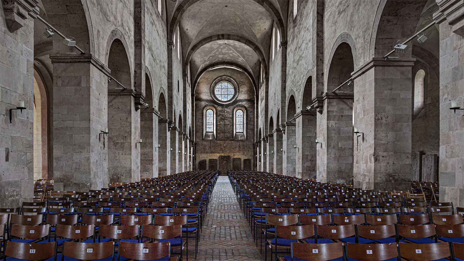 Kloster Eberbach, Rheingau. Einst die Basilika der Mönche, heute ein grandioser Konzertsaal für das Rheingau Musikfestival.