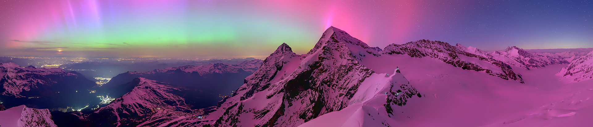 Standort Jungfrau Ostgrat: Polarlichter im Berner Oberland - Eiger, Mönch, Jungfraujoch und der Aletschgletscher in PINK.