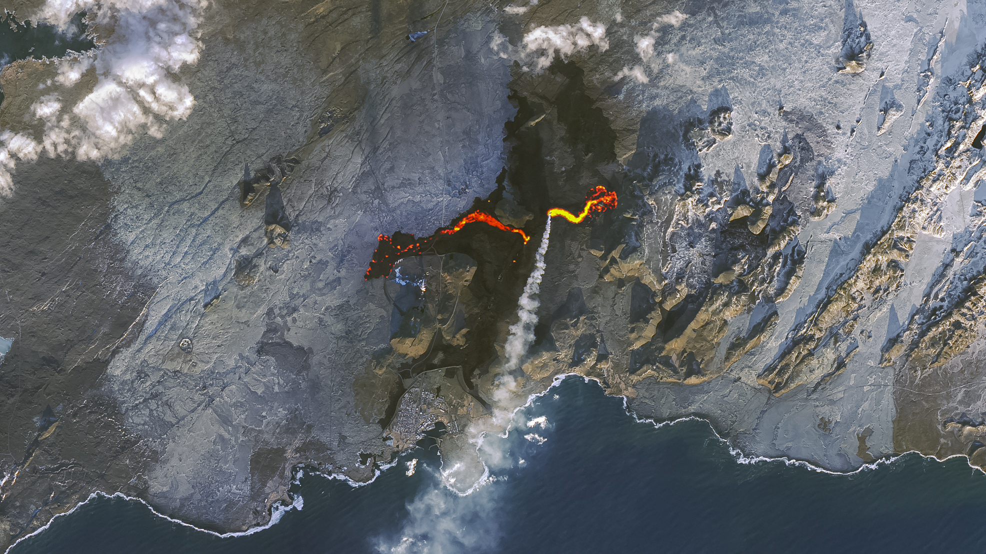 Copyright: NASA - Aufzeichnung vom Satelliten, neue Magmaspalte nördlich von Grindavik.