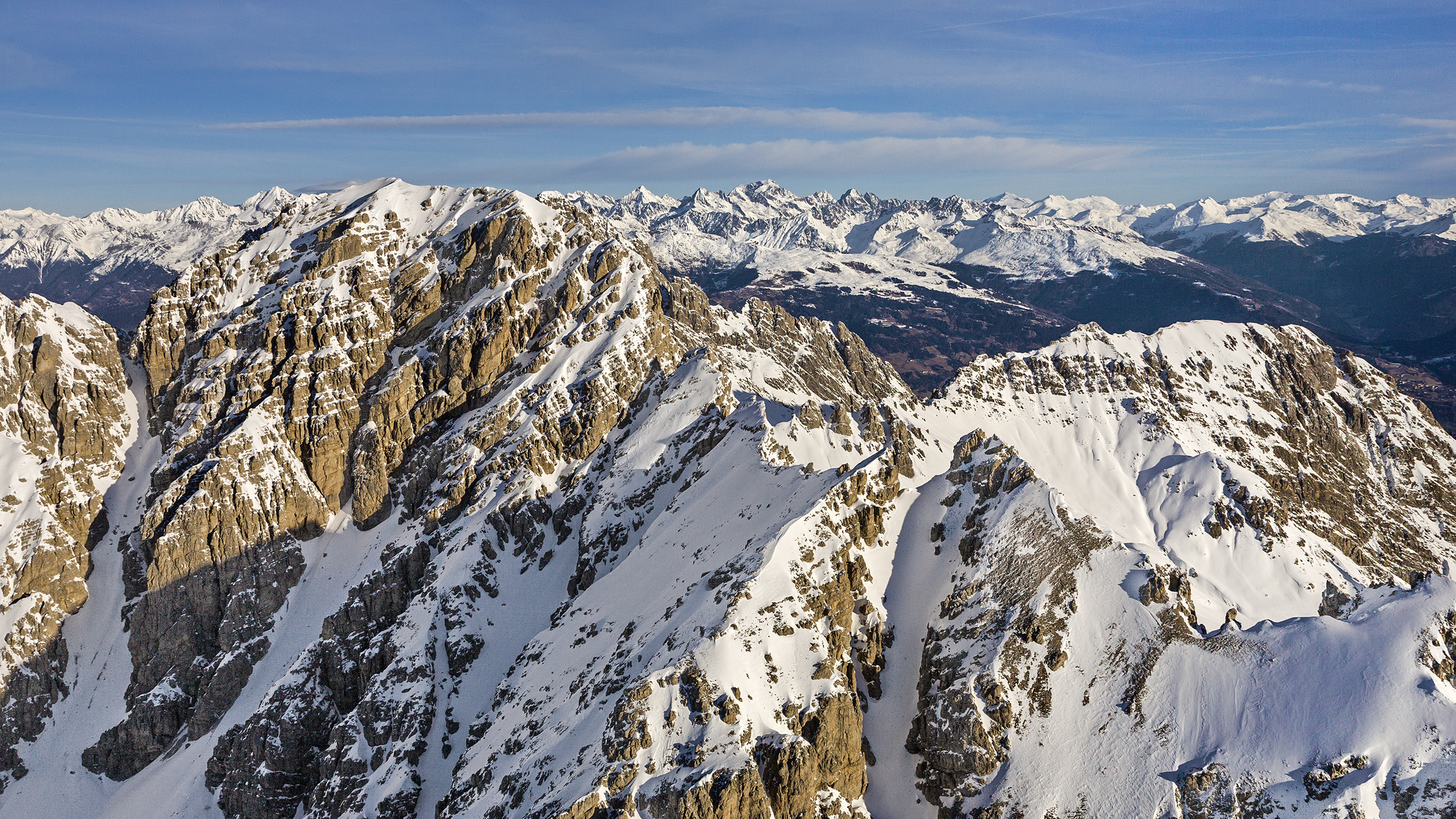 Lienzer Dolomiten, im Hintergrund Hohe Tauern.