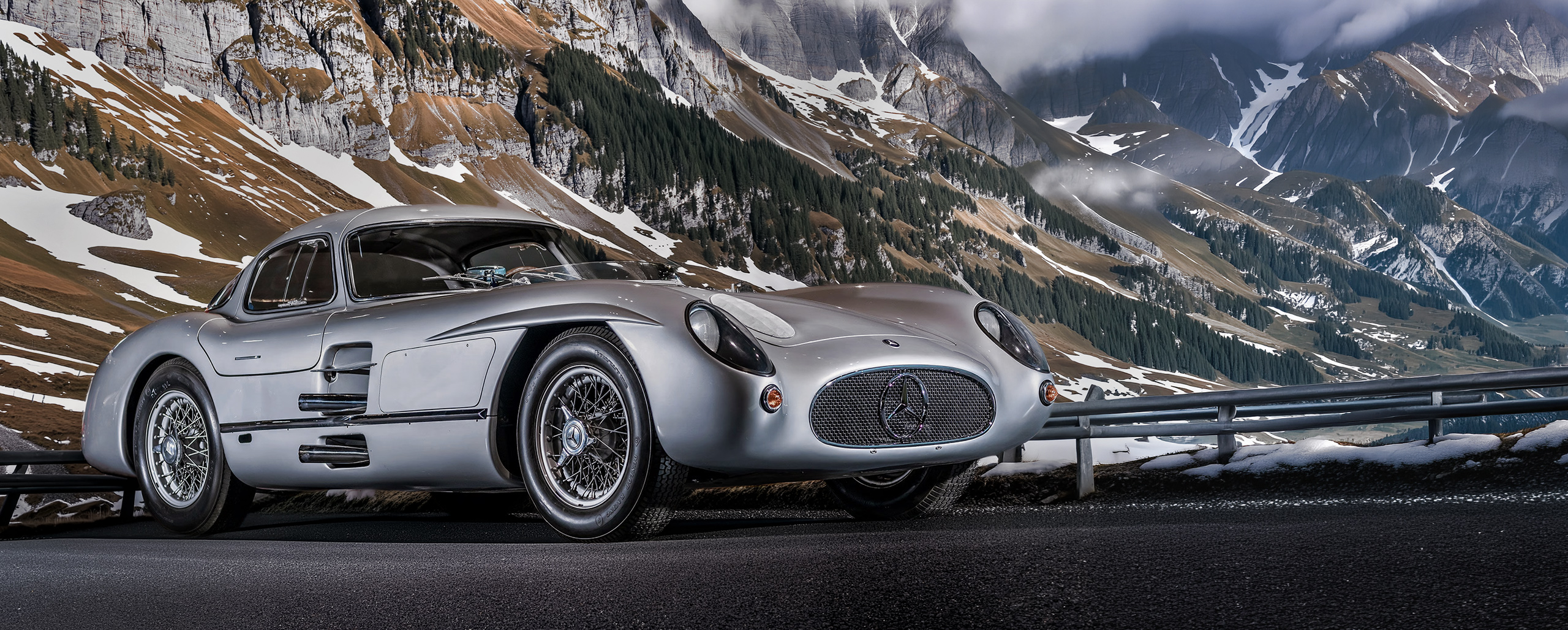 Mercedes-Benz 300 SLR Uhlenhaut Coupé. Originalfoto nebst Adobe Firefly Creation.