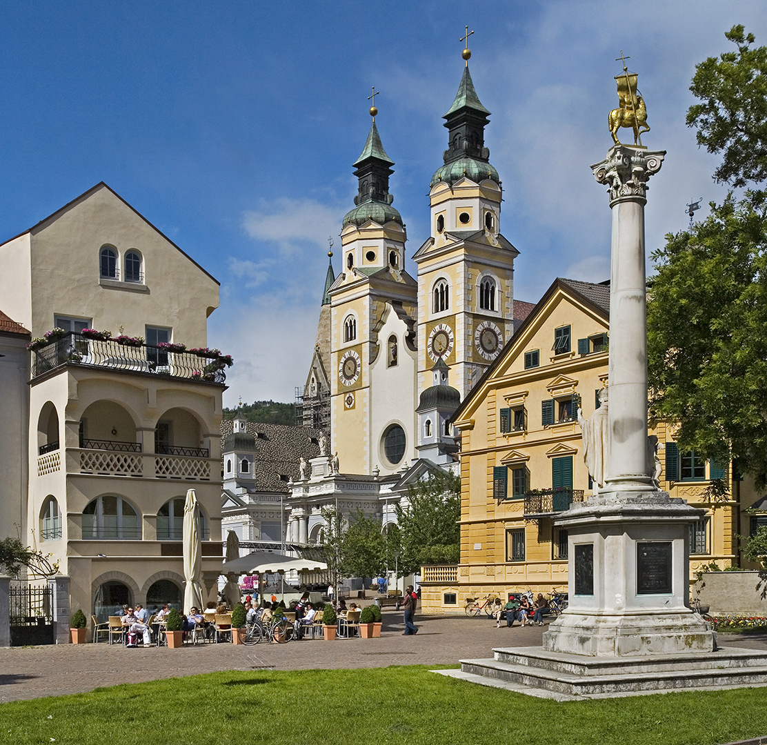Dom zu Brixen, Domplatz.