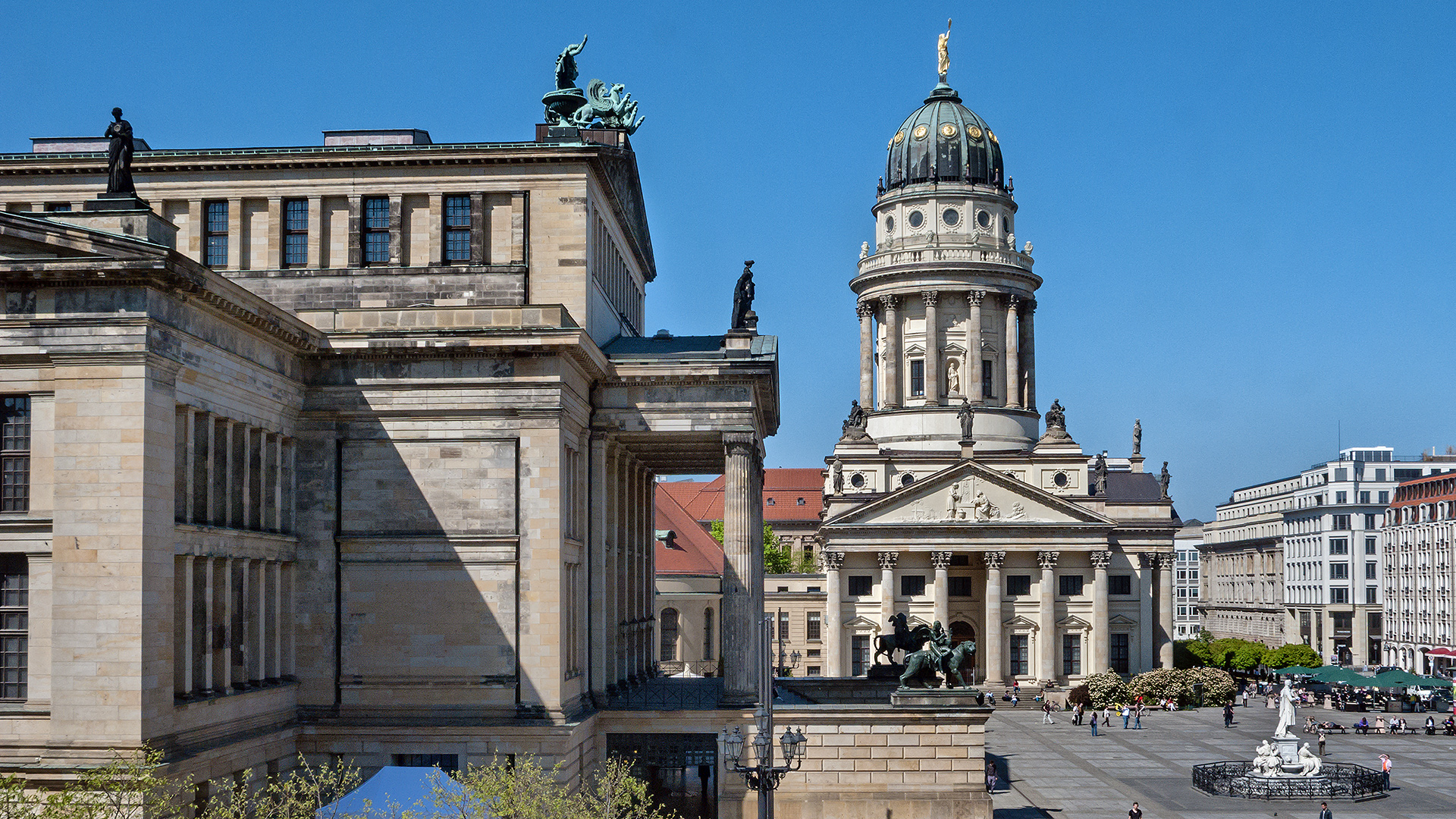 Berlin Gendarmenmarkt, Blick auf den Französischen Dom.