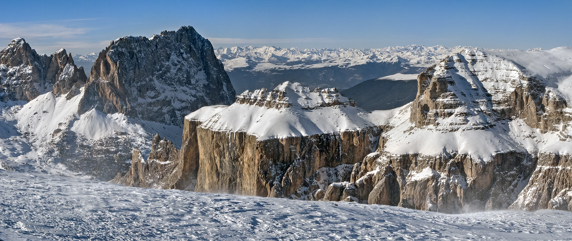 Blick vom Sasso Pordoi in Richtung Langkofel.