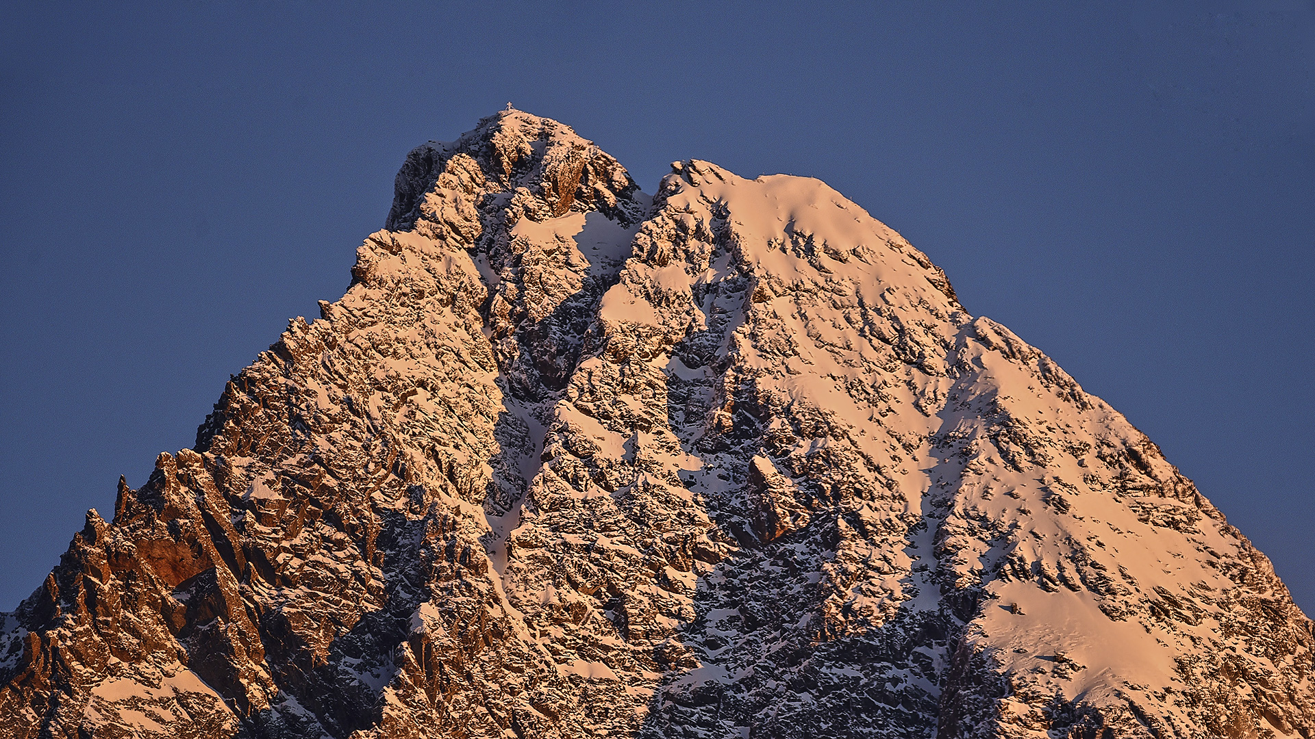 Großglockner und Kleinglockner, dazwischen die Glocknerscharte. - https://www.foto-webcam.eu/webcam/grossglockner-zoom/