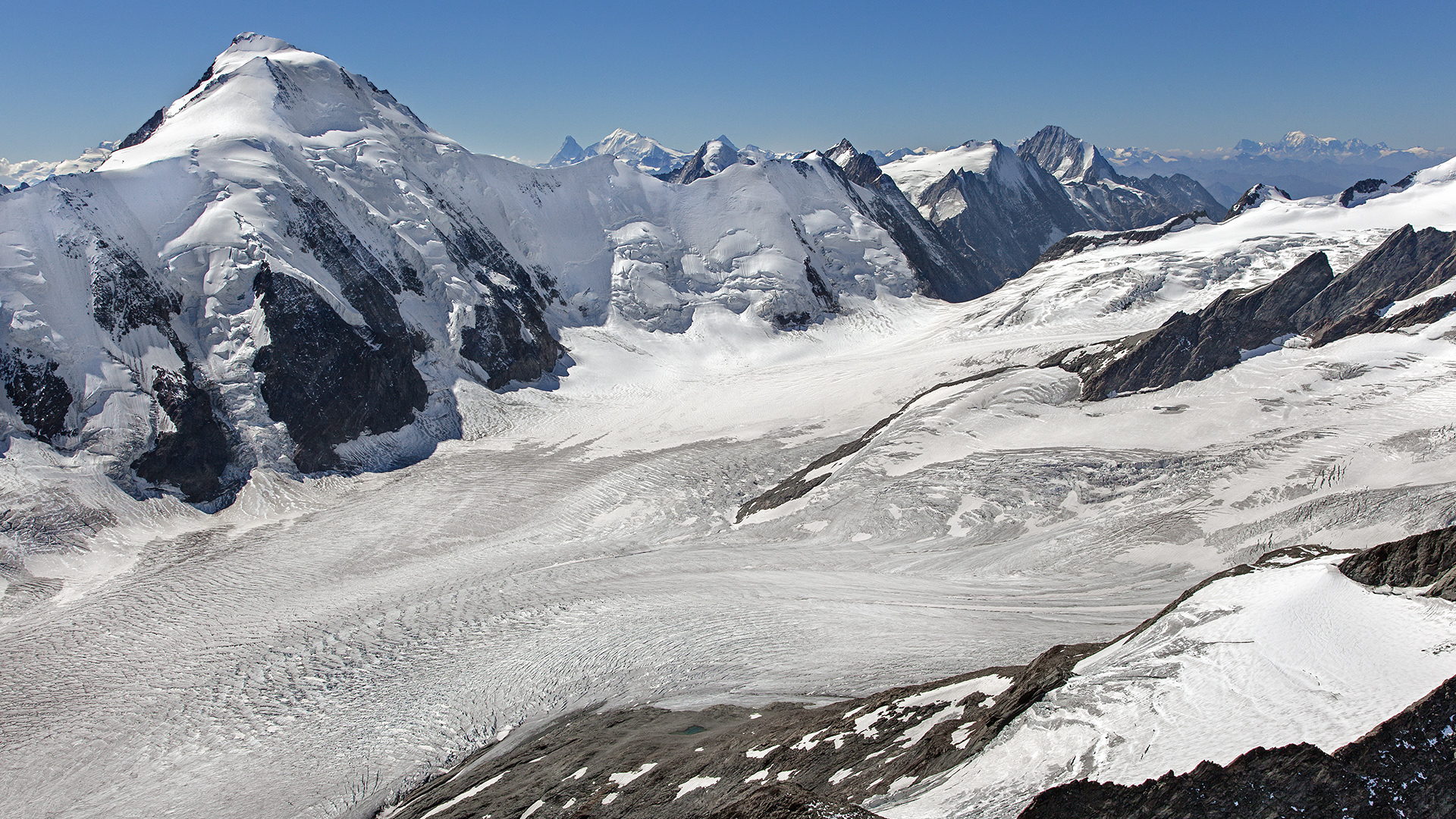 Konkordiaplatz, Aletschhorn, Matterhorn, Walliser Weißhorn, Bietschhorn, Mont Blanc.