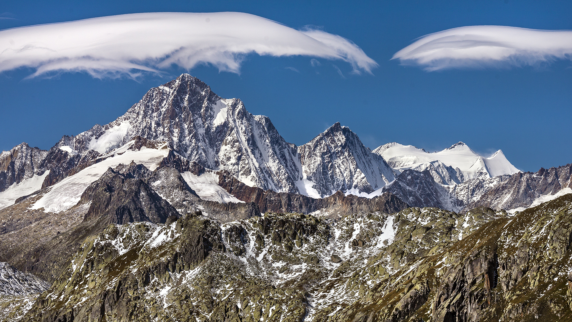 Herbstliche Fönwetterlage in den Berner Alpen.