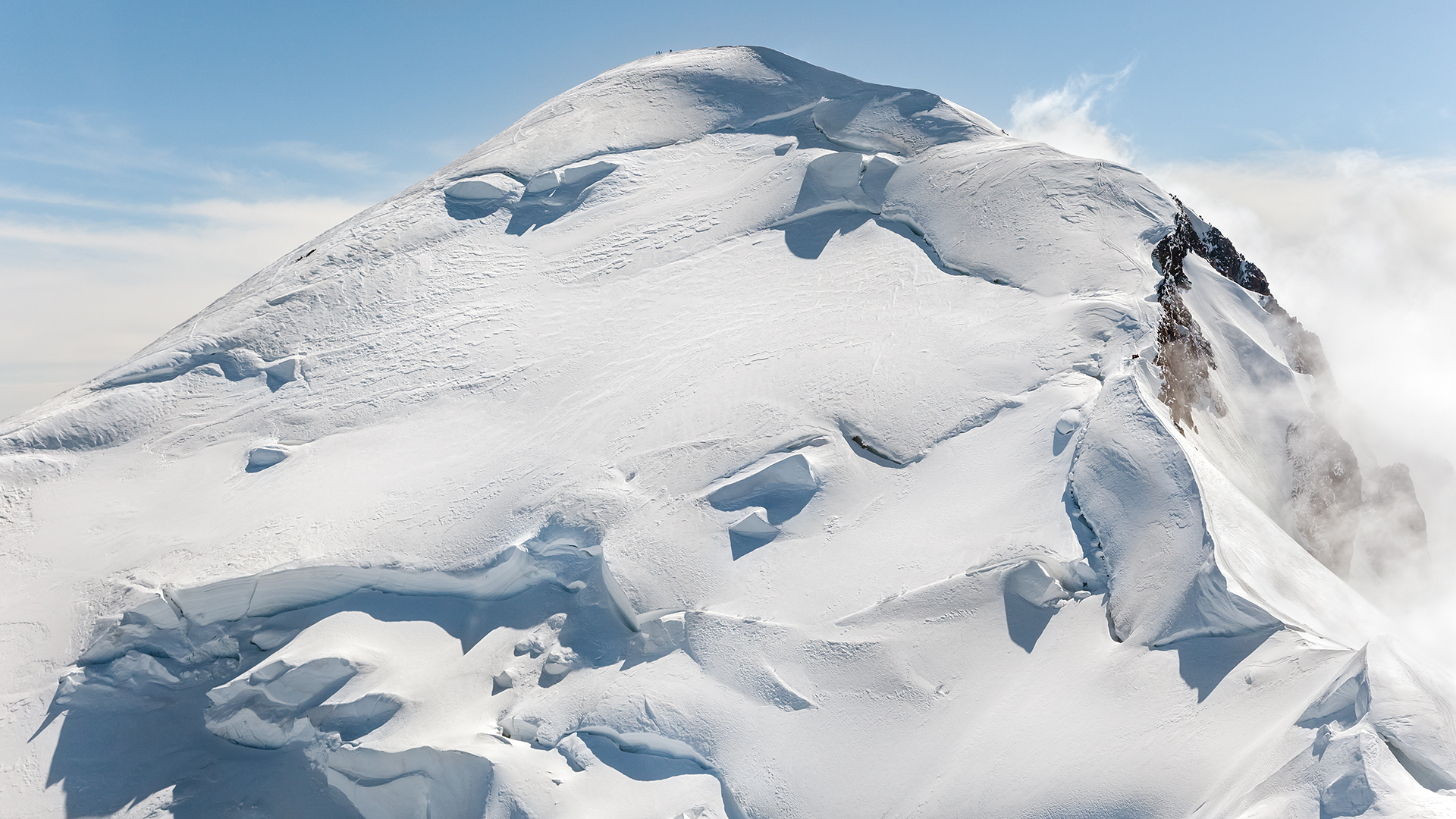 Stark vergletscherte Westseite des Mont Blanc.