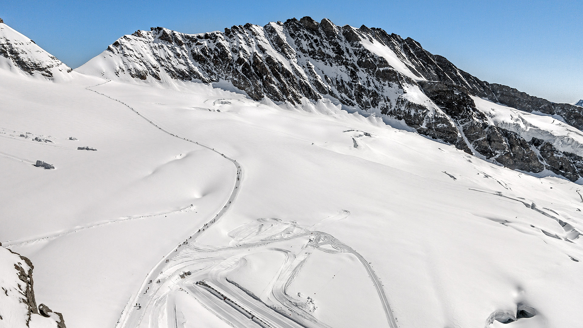 Jungfraujoch: Gletscher-Autobahn zur Mönchsjochhütte.